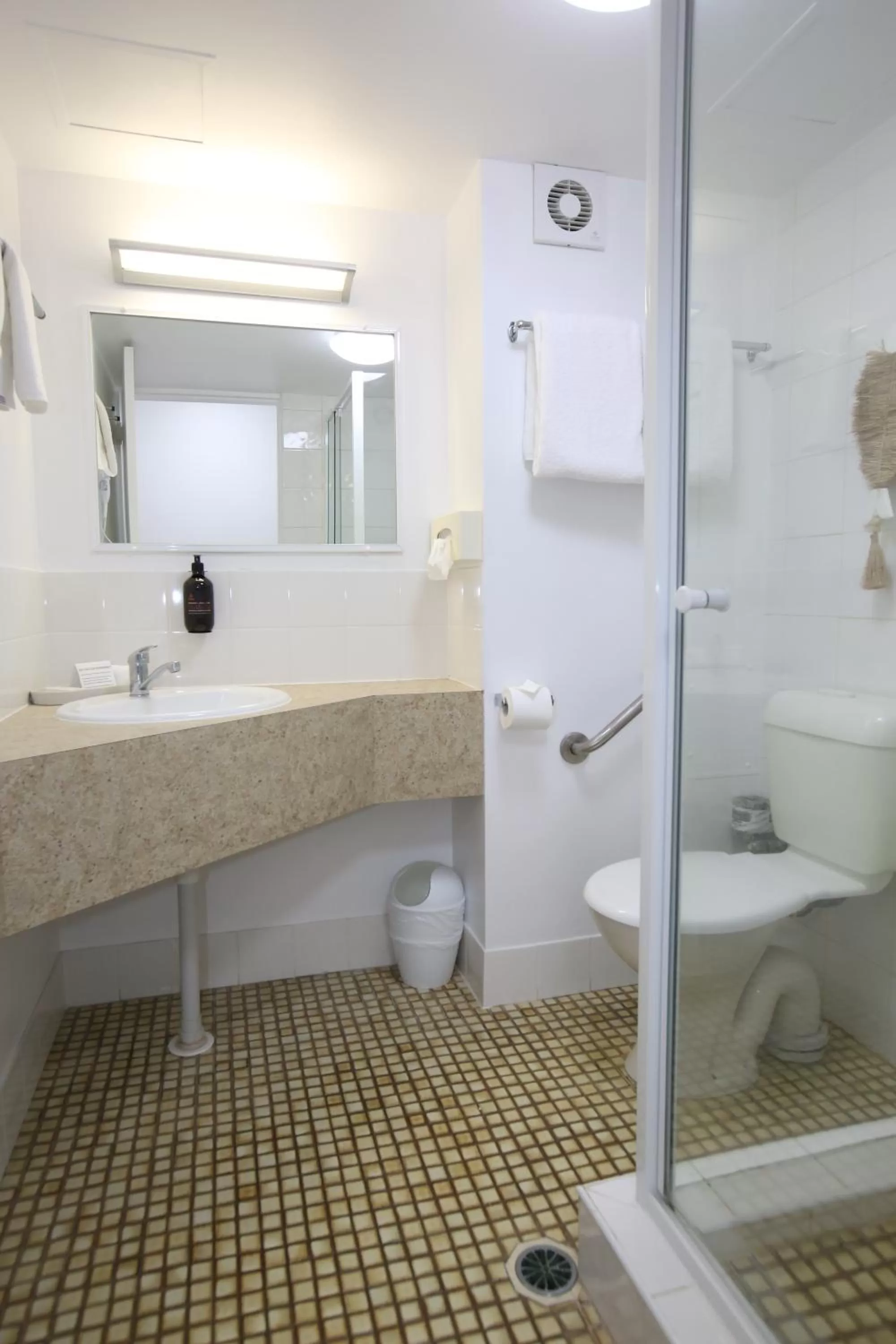 Shower in Tweed Harbour Motor Inn