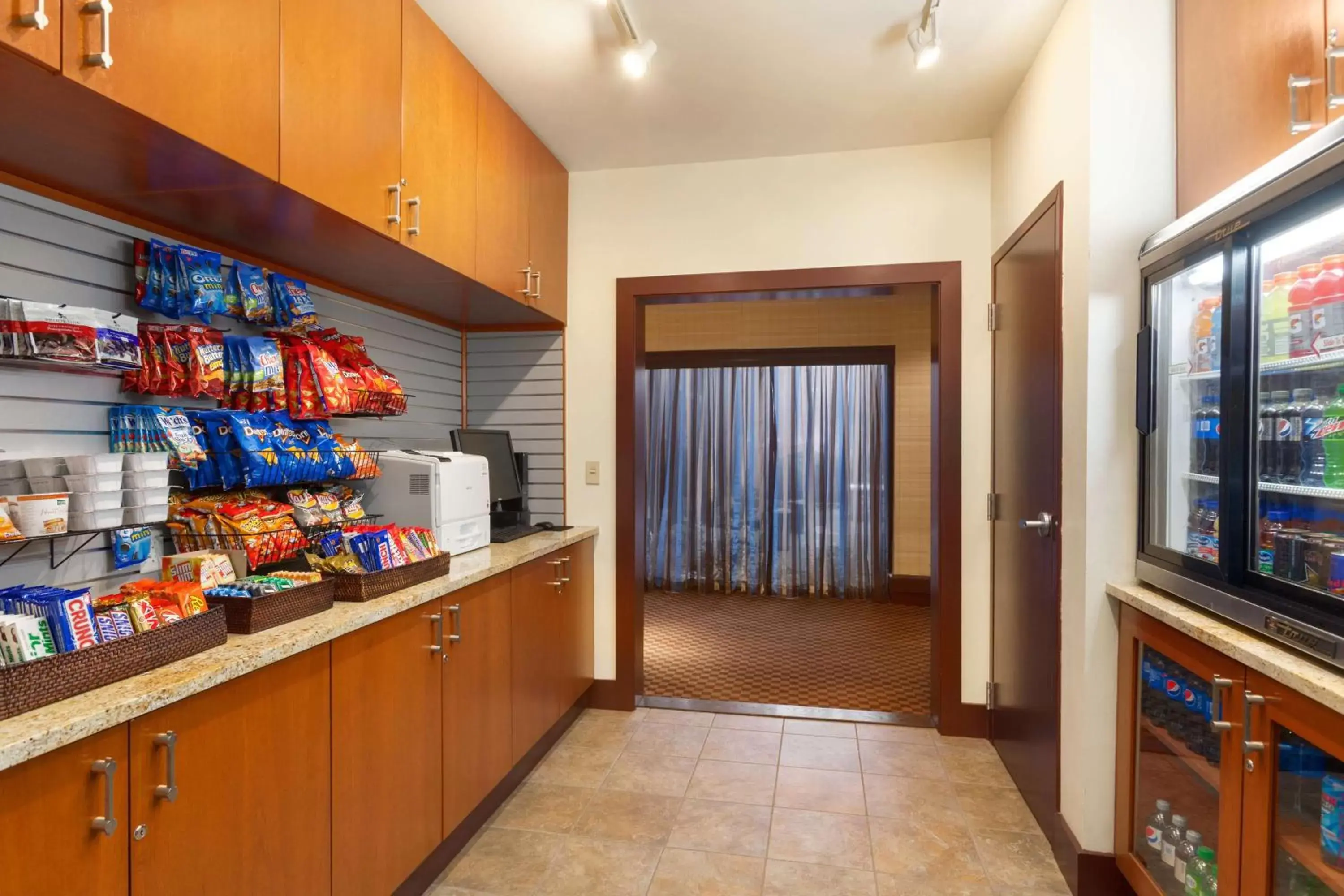 Dining area in DoubleTree by Hilton Boston-Andover