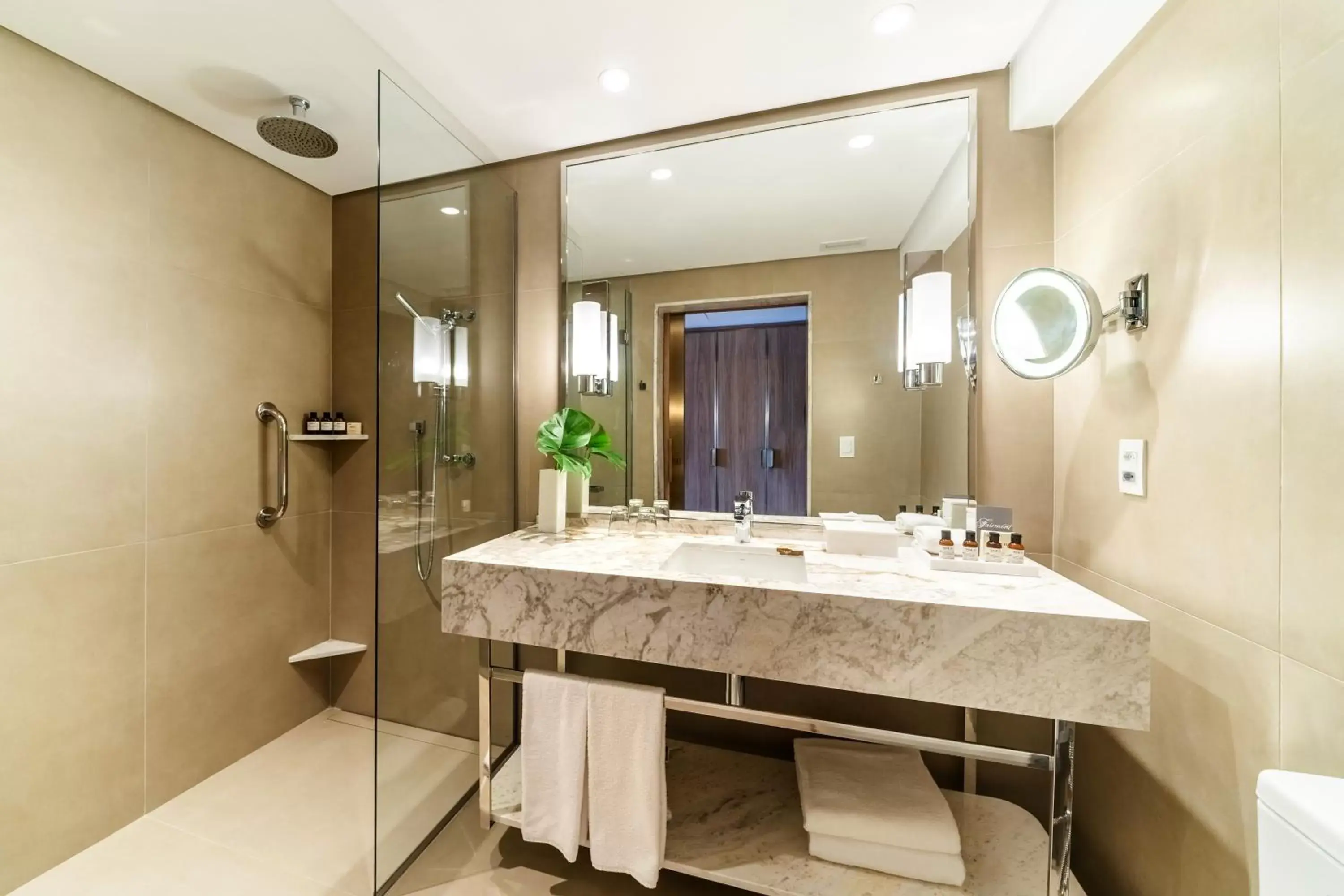 Shower, Bathroom in Fairmont Rio de Janeiro Copacabana