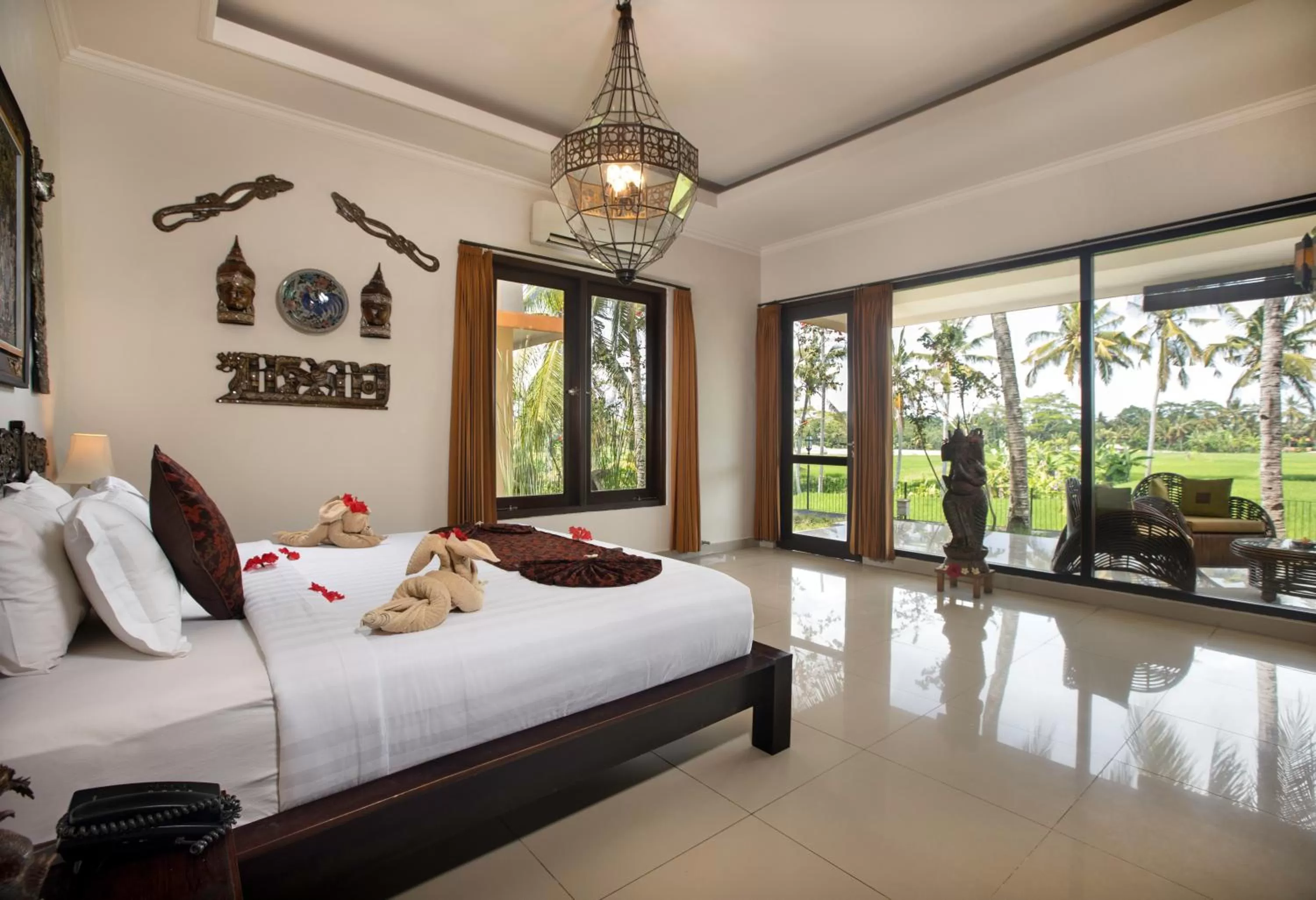 Balcony/Terrace, Bed in Green Field Hotel and Restaurant