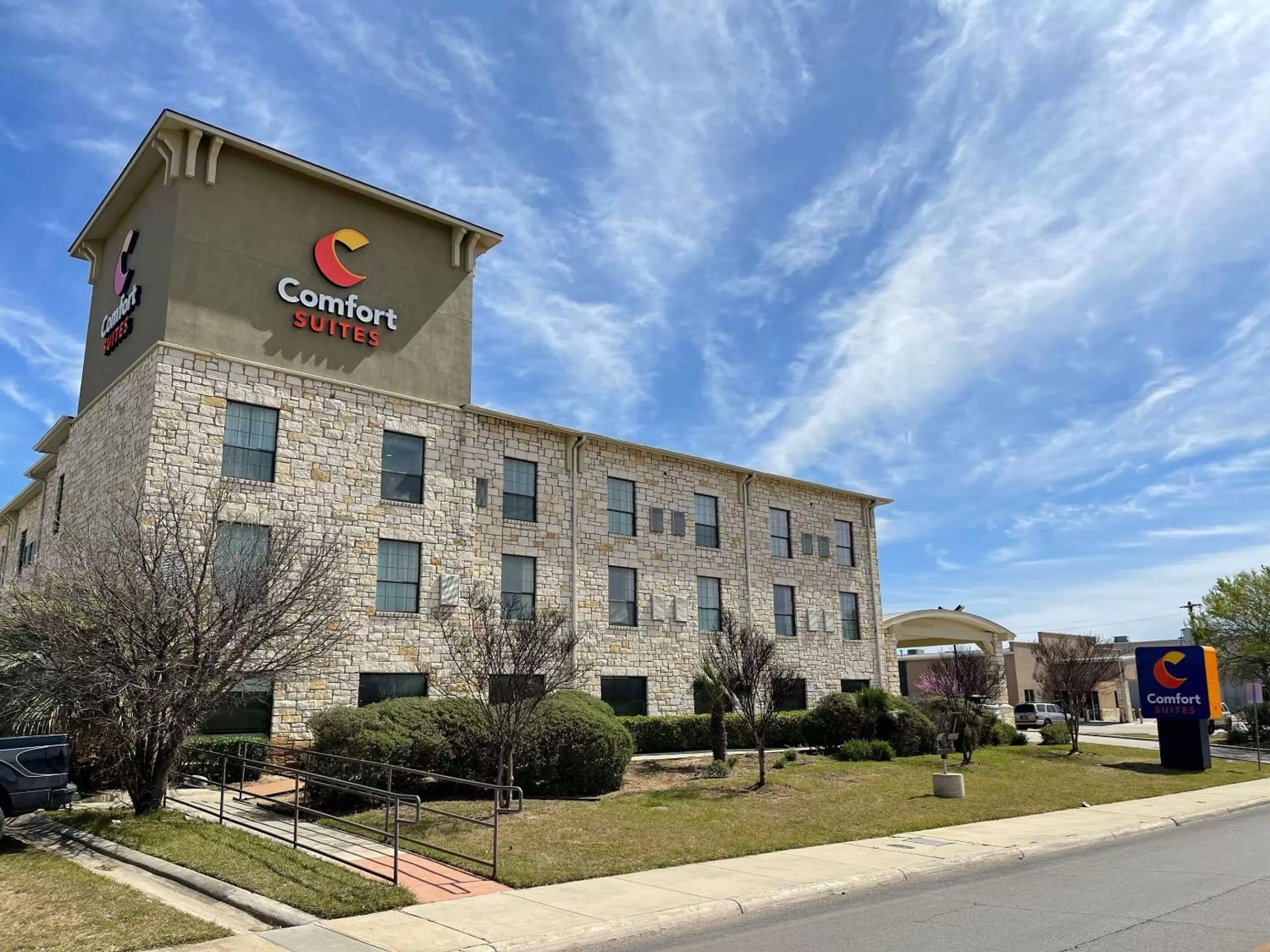 Property building in Comfort Suites Near Seaworld