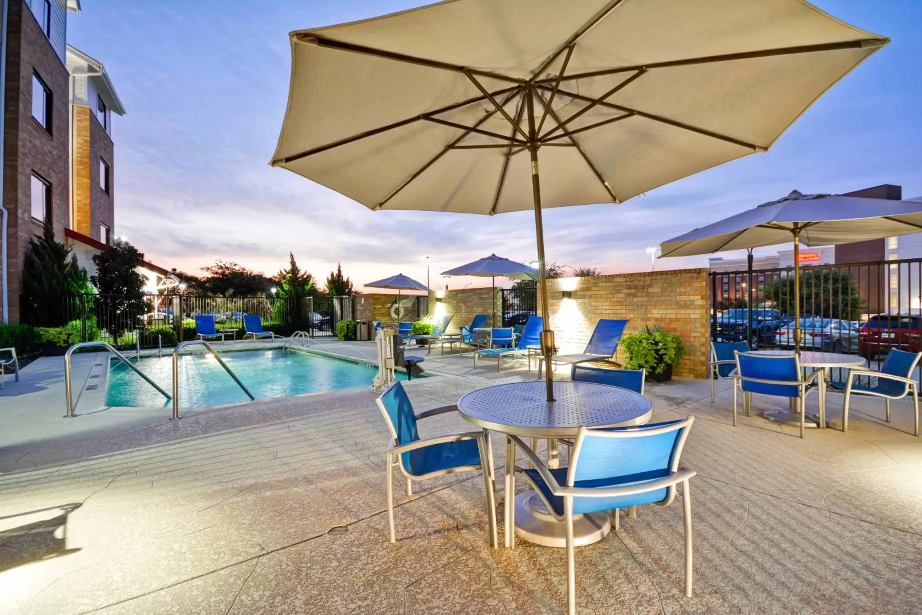 Swimming Pool in TownePlace Suites Dallas/Lewisville