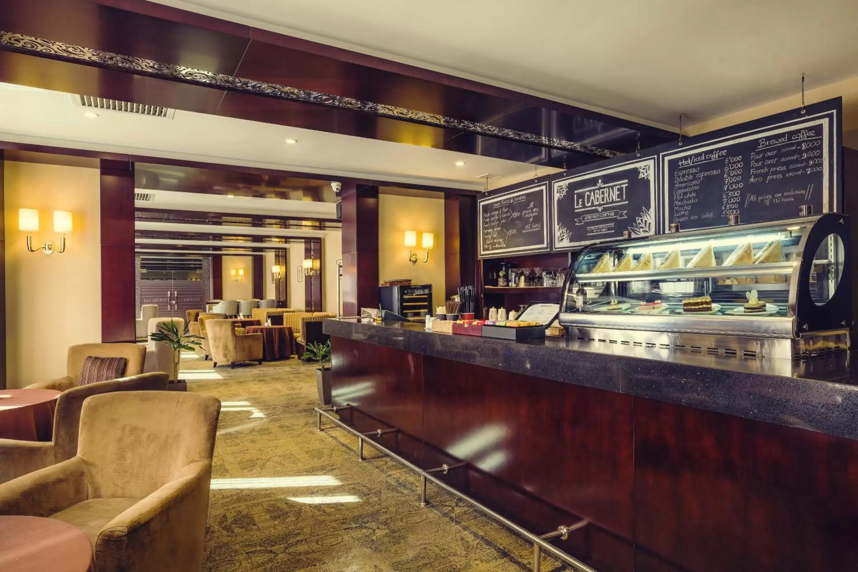 Coffee/tea facilities, Lounge/Bar in Best Western Premier Tuushin Hotel