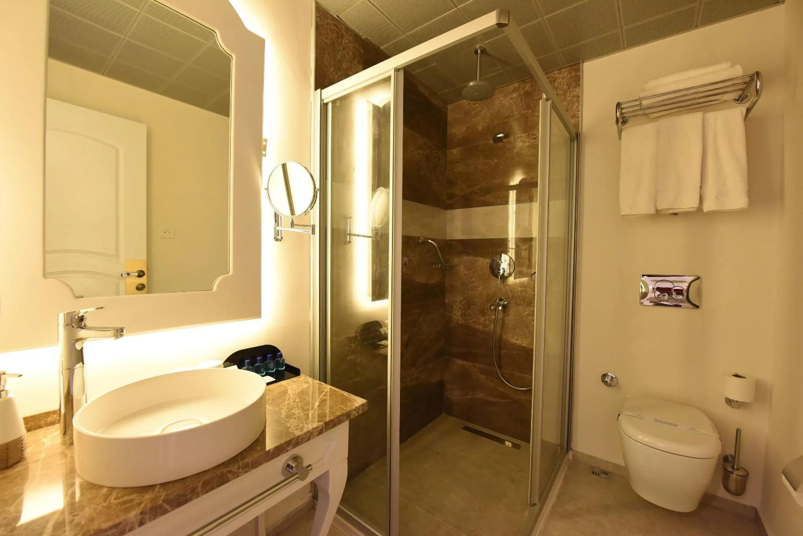 Spring in Montebello Deluxe Hotel