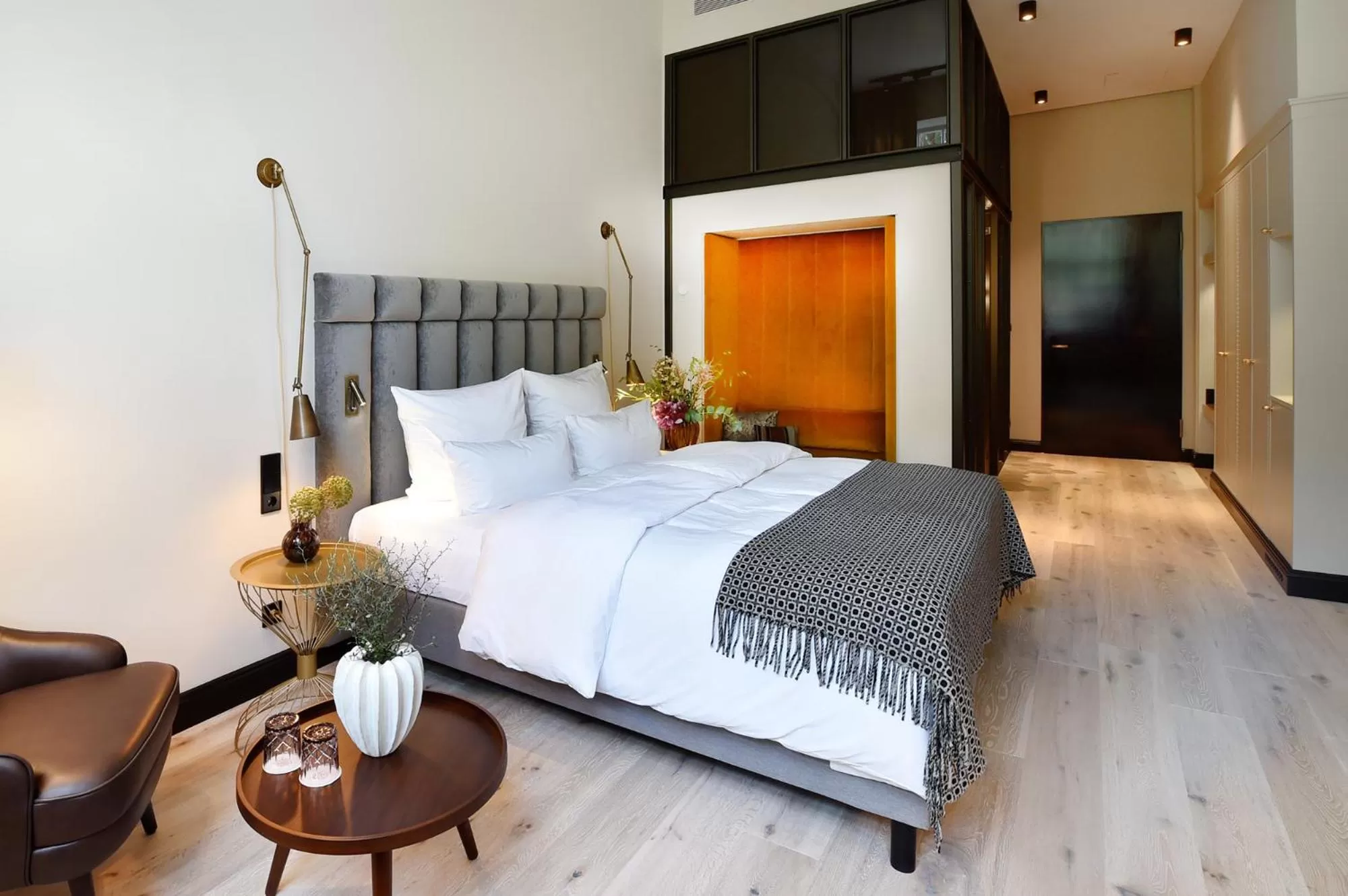 Bedroom, Bed in Das James