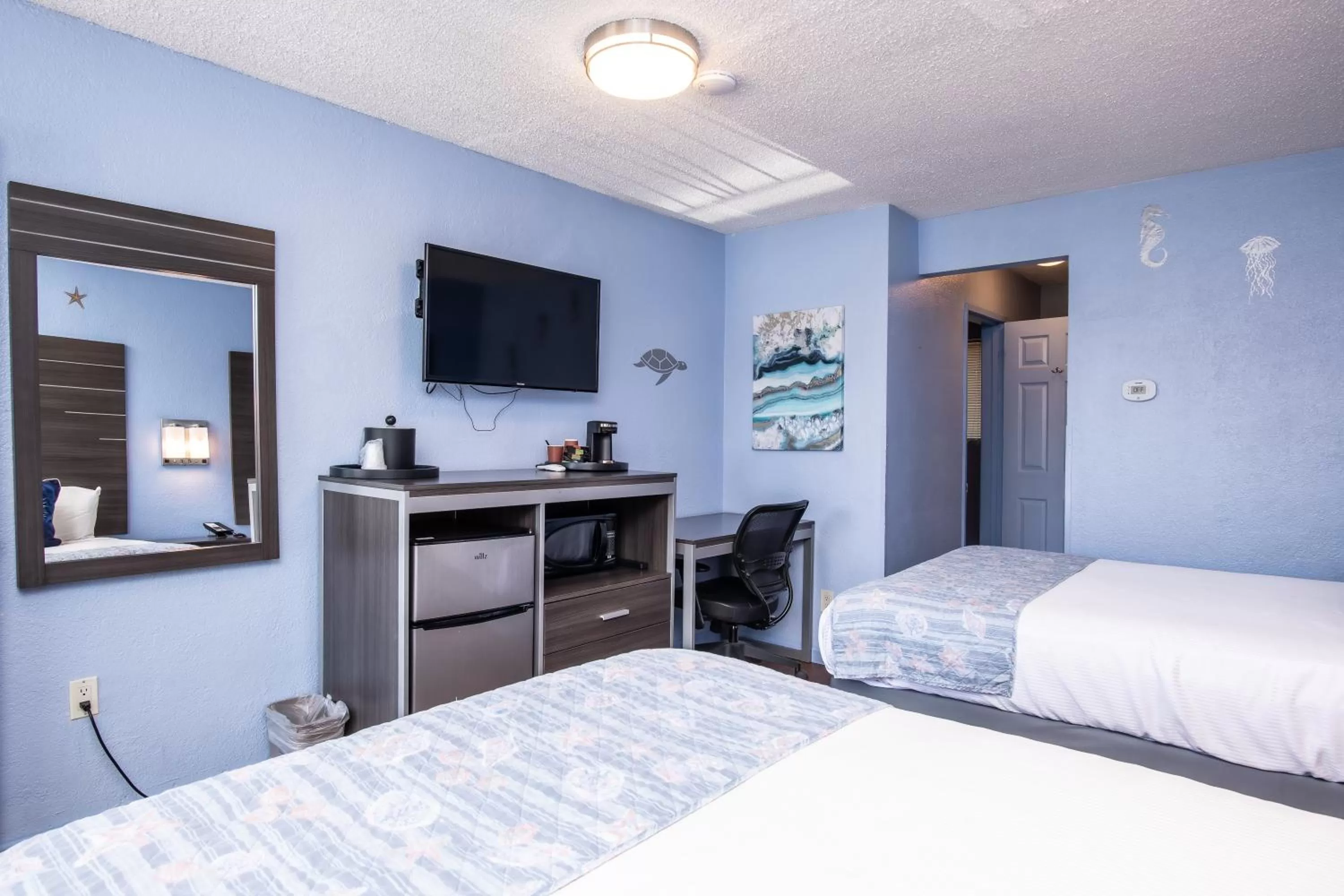 Bed in Aqua Breeze Inn