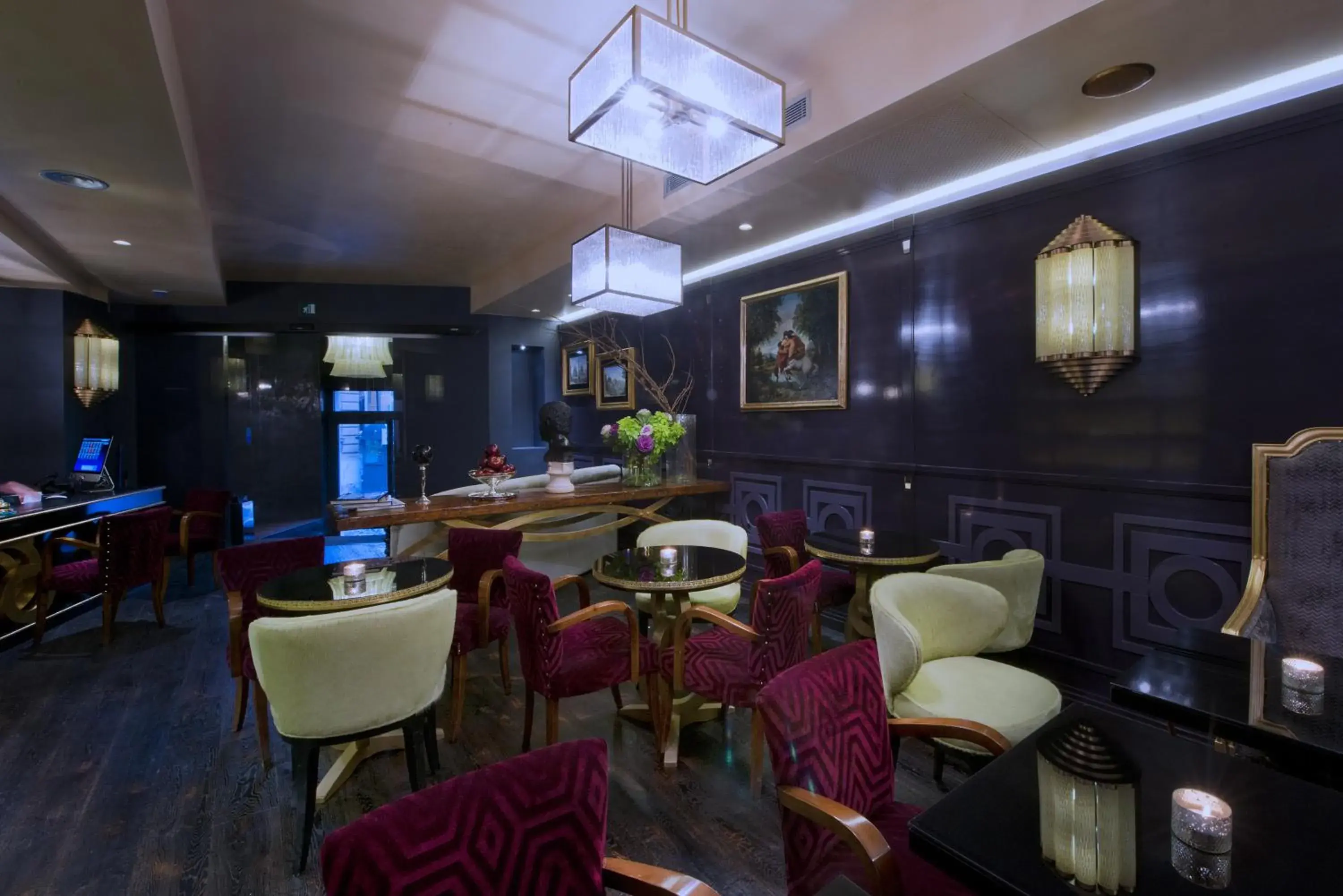Communal lounge/ TV room, Restaurant/Places to Eat in HT6 Hotel Roma
