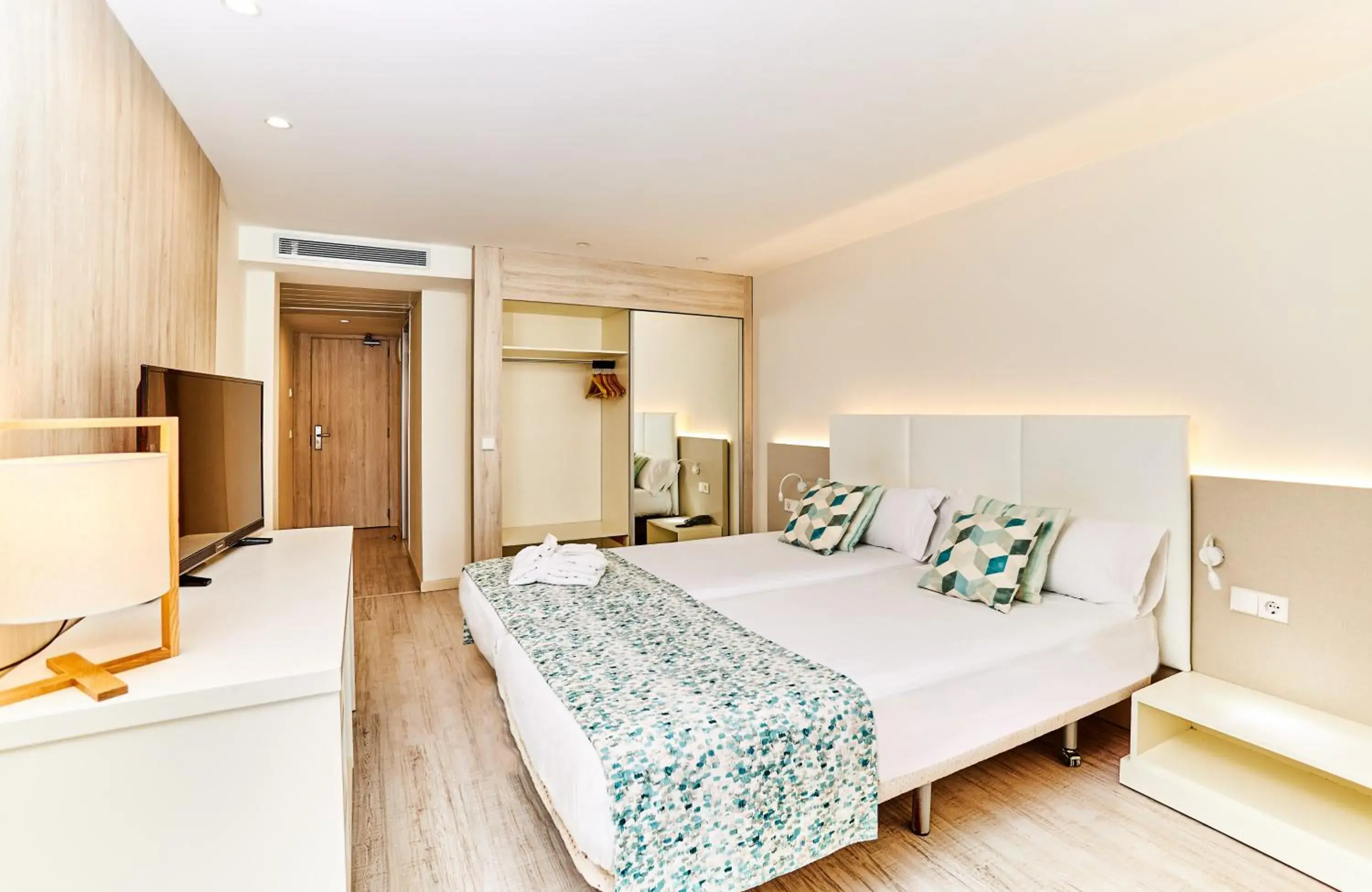 Photo of the whole room, Bed in Leonardo Royal Hotel Mallorca