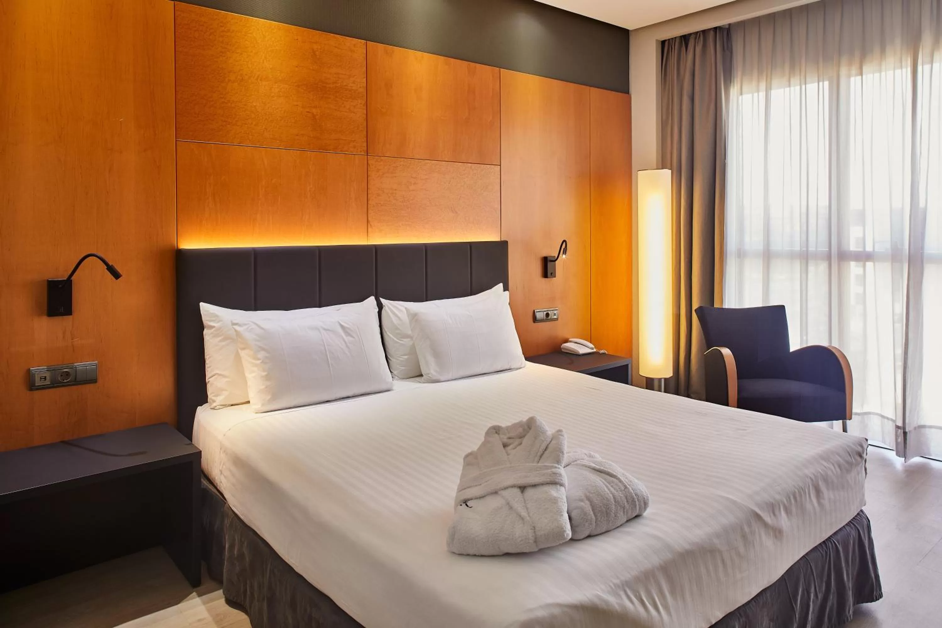 Photo of the whole room, Bed in Silken Puerta Madrid