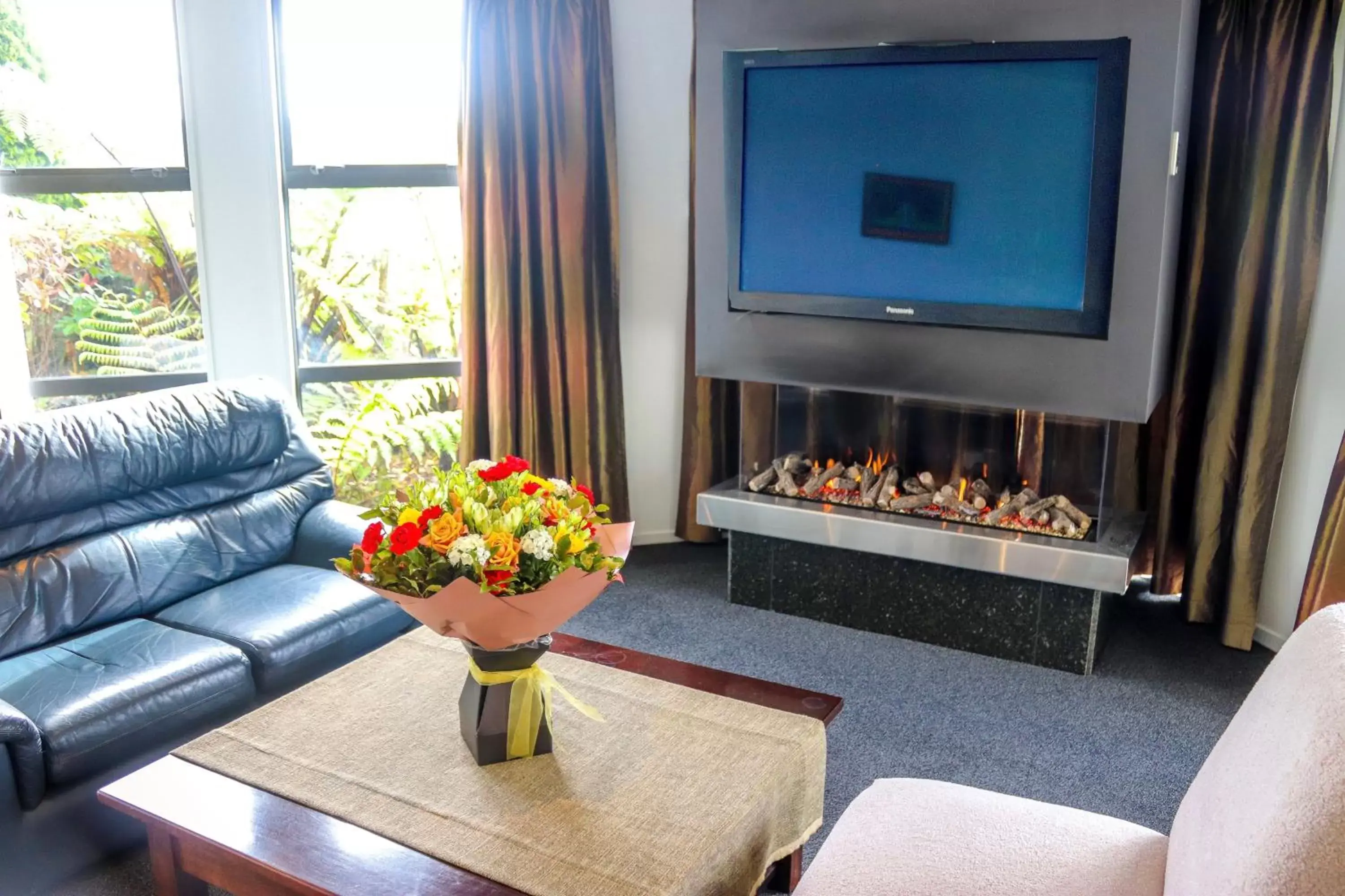 Meeting/conference room, TV/Entertainment Center in Coleraine Suites & Apartments