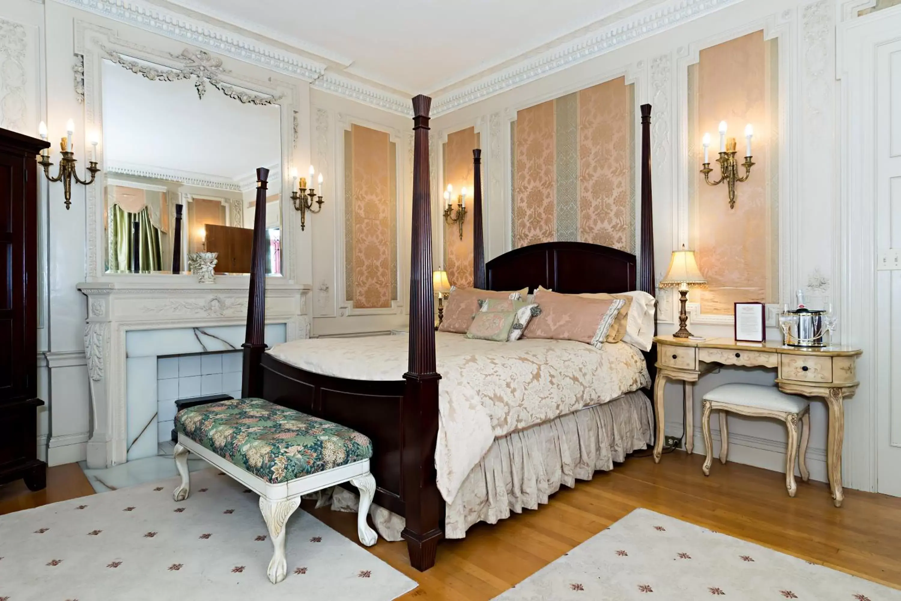 Bed, Room Photo in Silver Fountain Inn