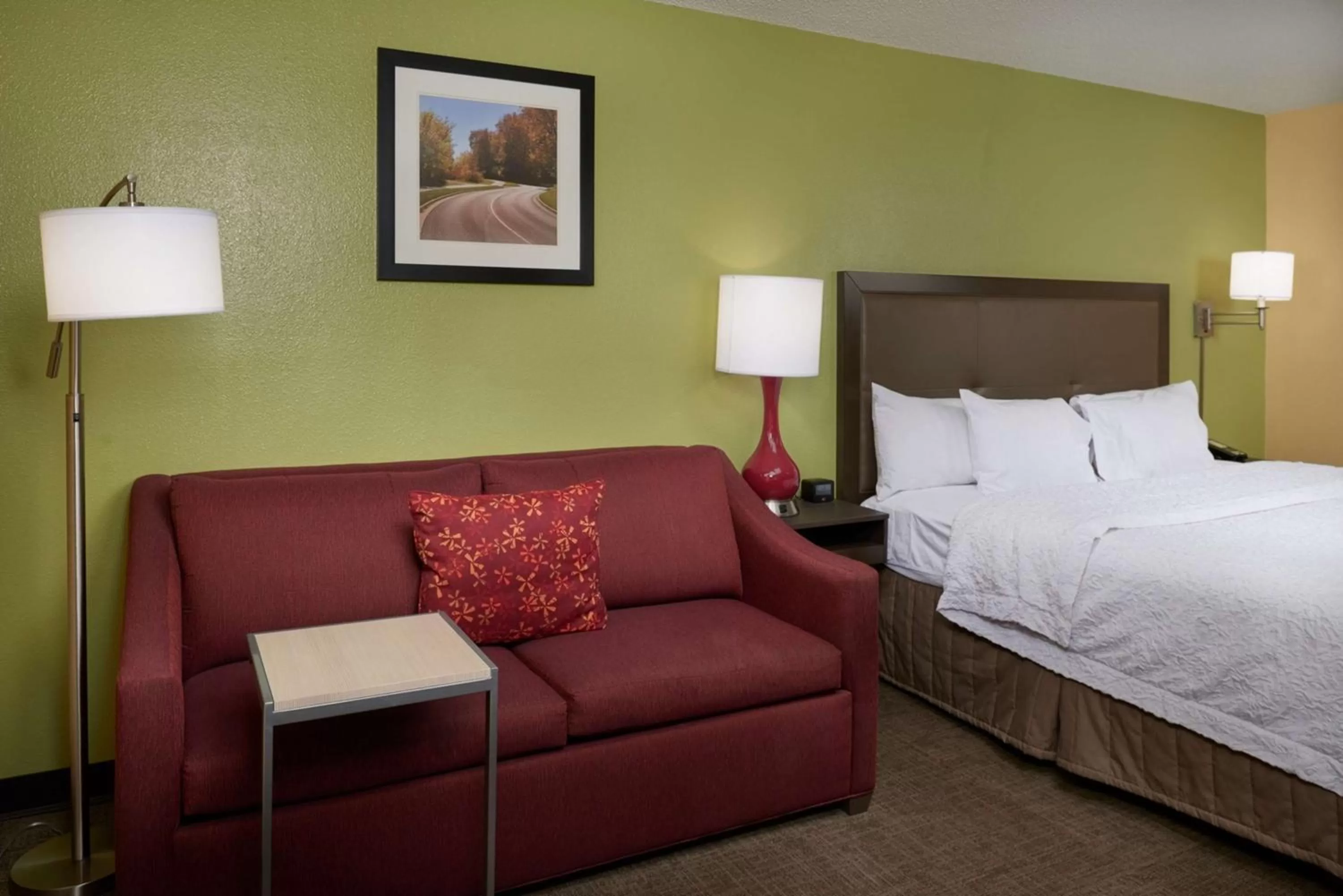 Living room, Bed in Hampton Inn Shelbyville