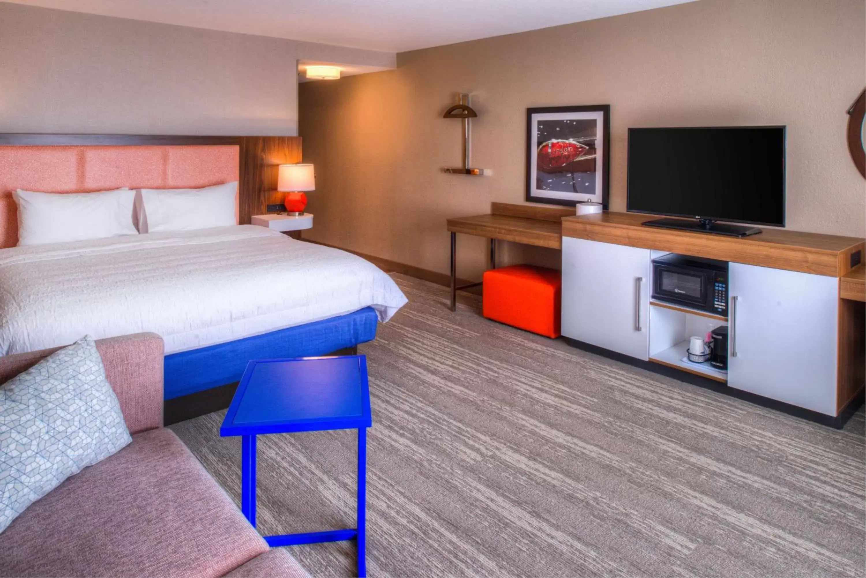 Bedroom, Bed in Hampton Inn & Suites Wixom/Novi/Detroit, Mi