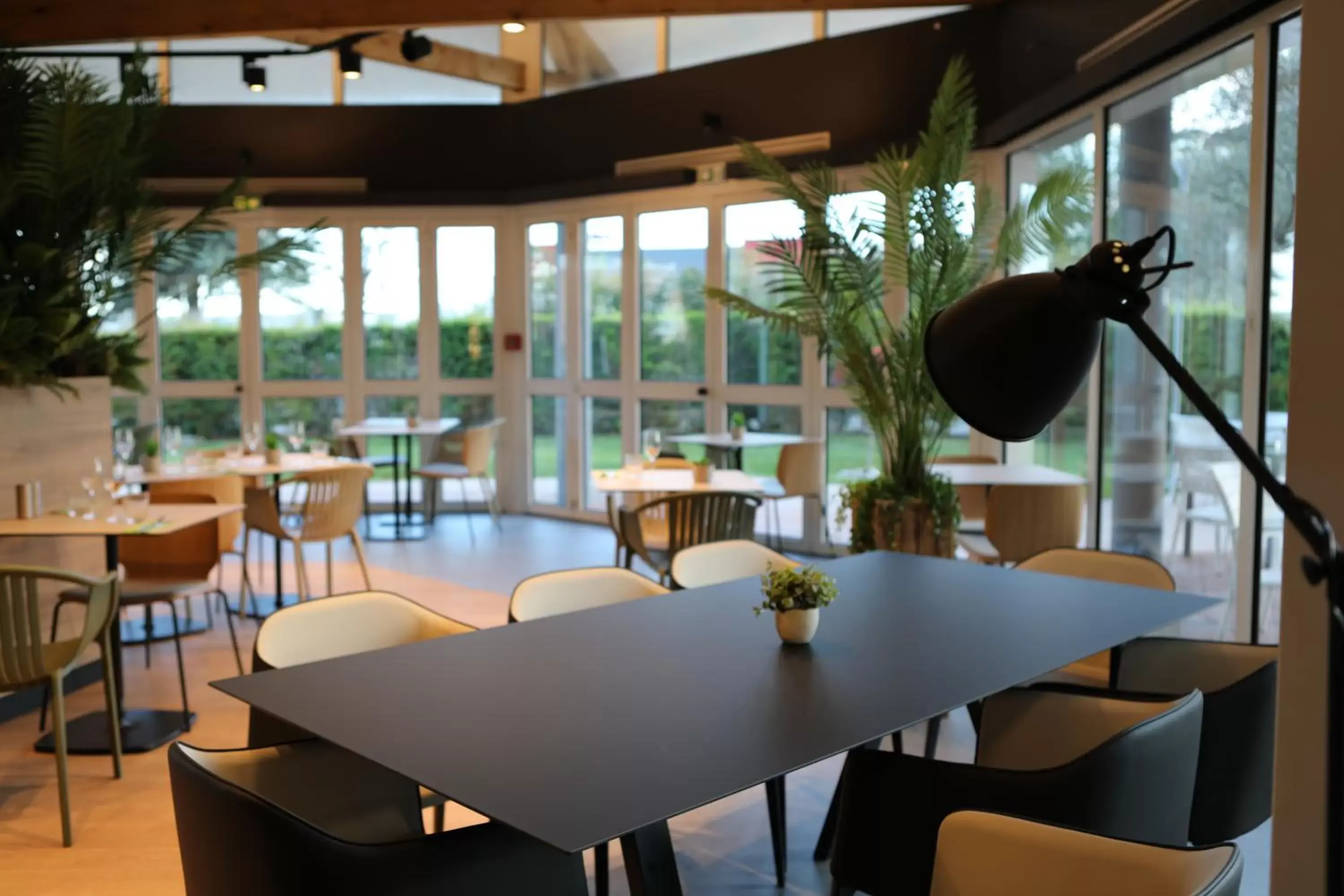 Restaurant/places to eat, Lounge/Bar in ibis Aubenas