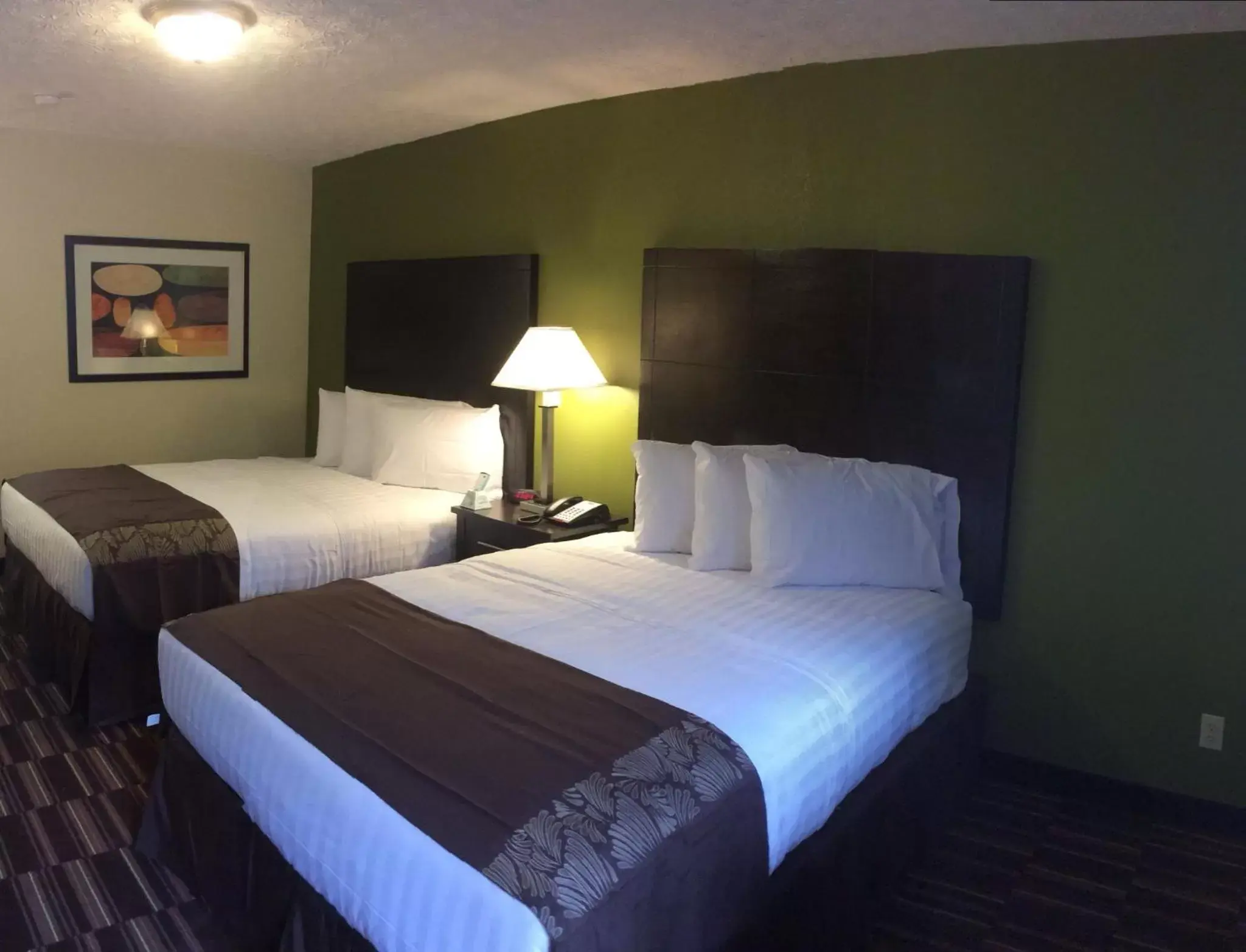 Bed in Boarders Inn & Suites by Cobblestone Hotels - Ashland City