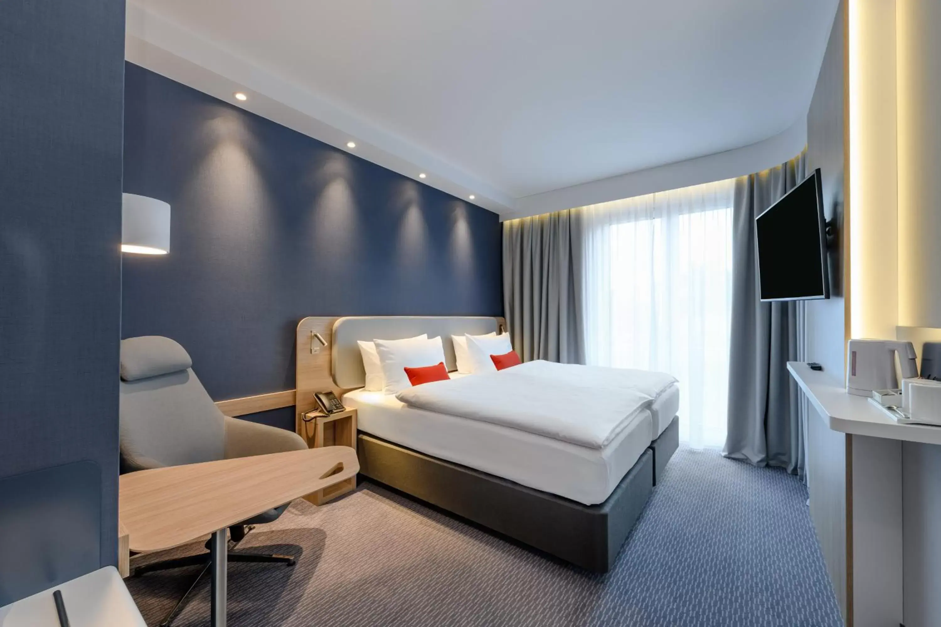 Photo of the whole room, Bed in Holiday Inn Express - Goettingen, an IHG Hotel