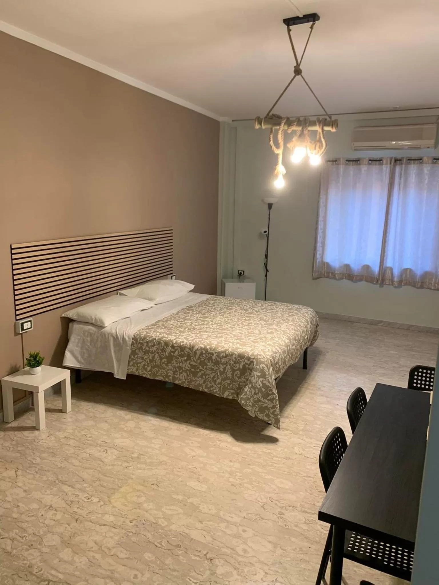 Bed in Neapolis center2