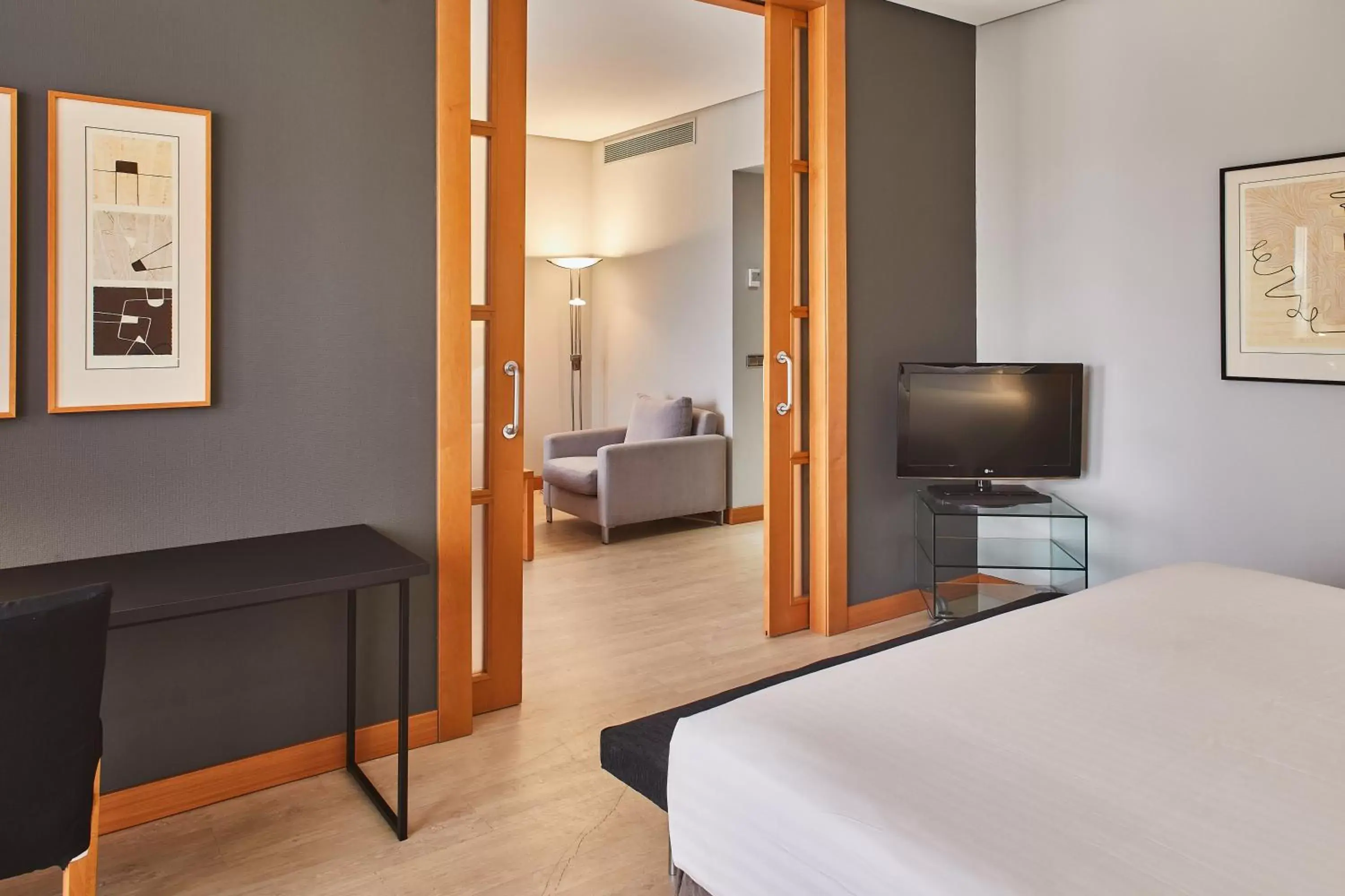 Photo of the whole room, Bed in Silken Puerta Madrid