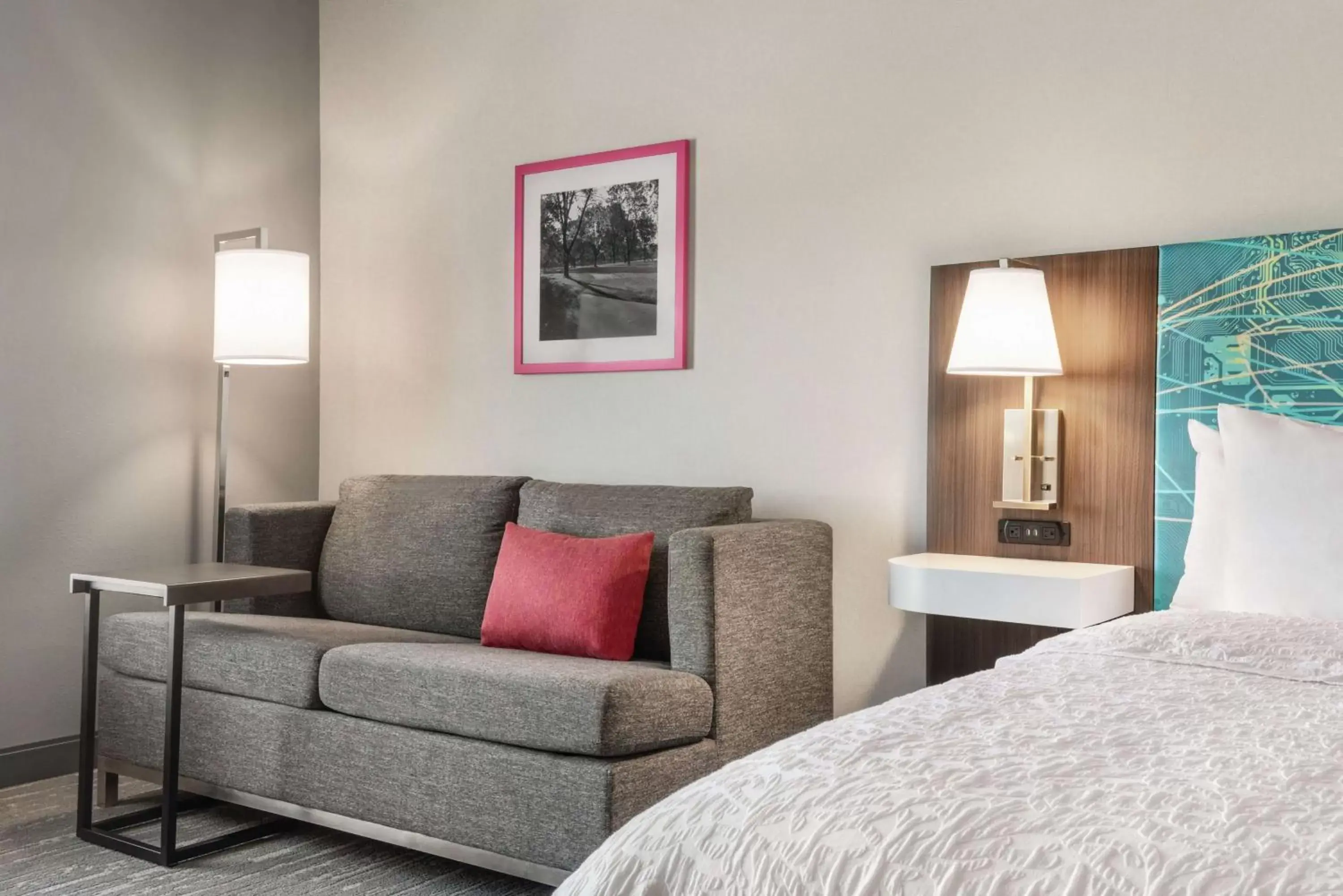 Living room, Seating Area in Hampton Inn Brooklyn Park