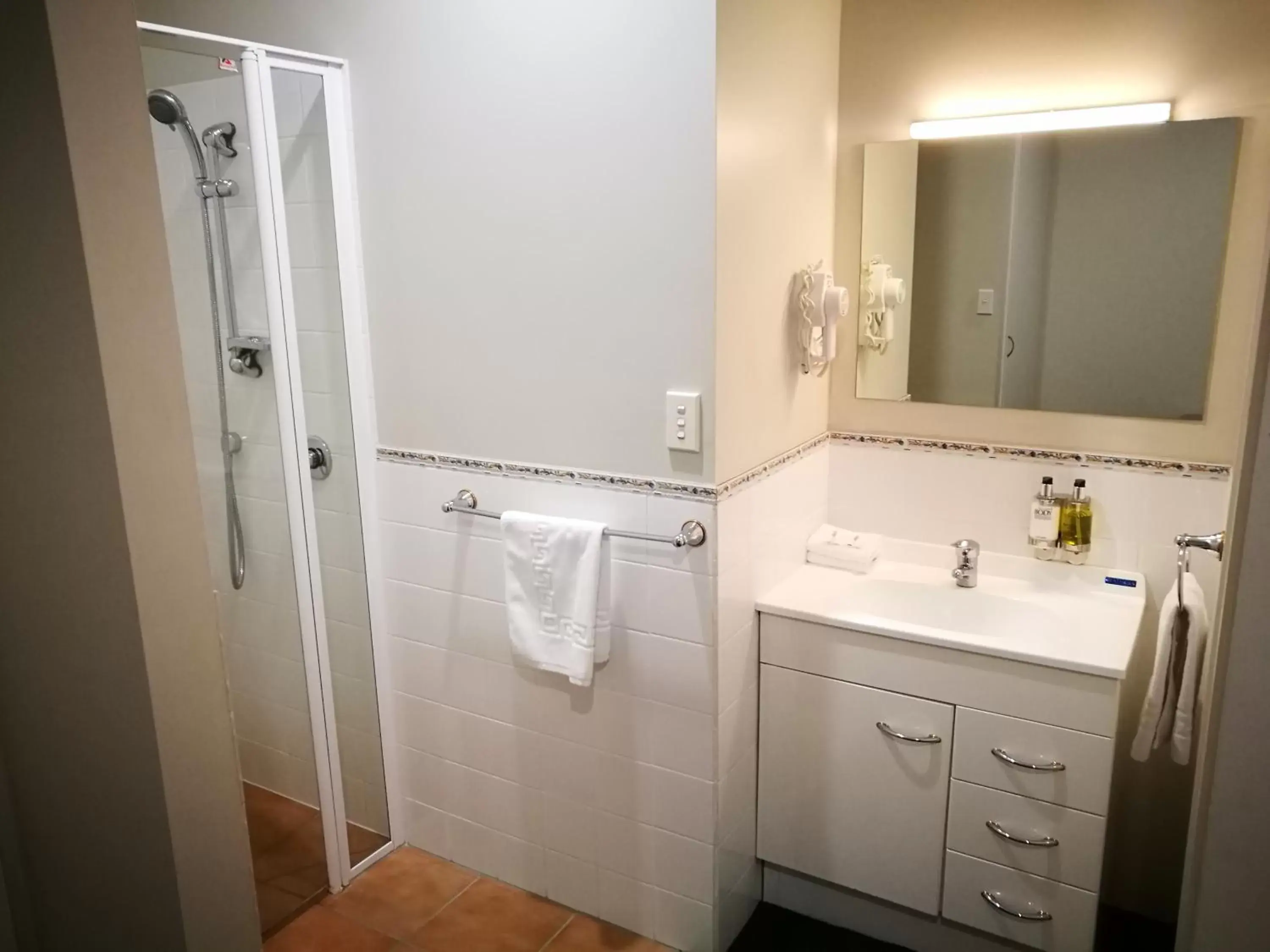 Bathroom in Airport Birches Motel Bathroom in Airport Birches Motel