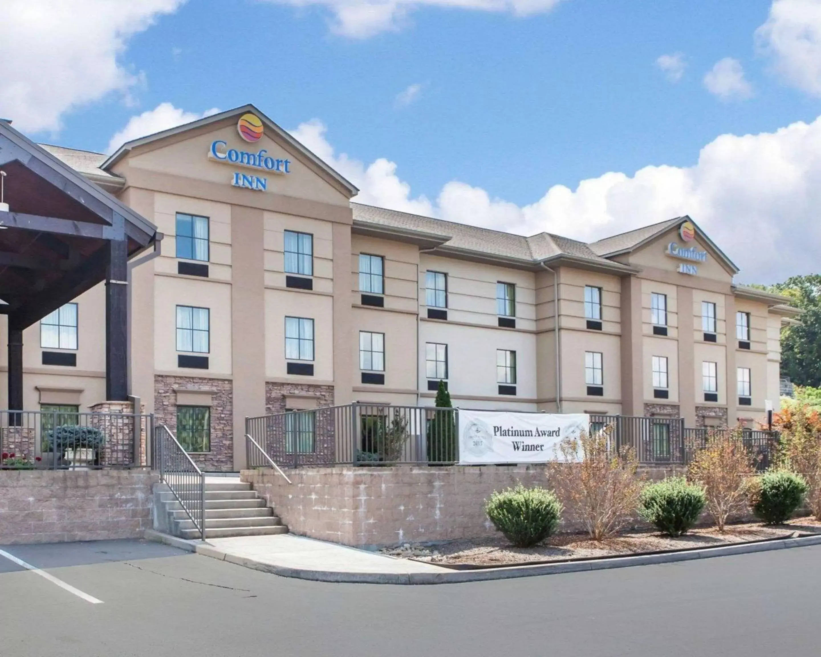 Property Building in Comfort Inn Harriman