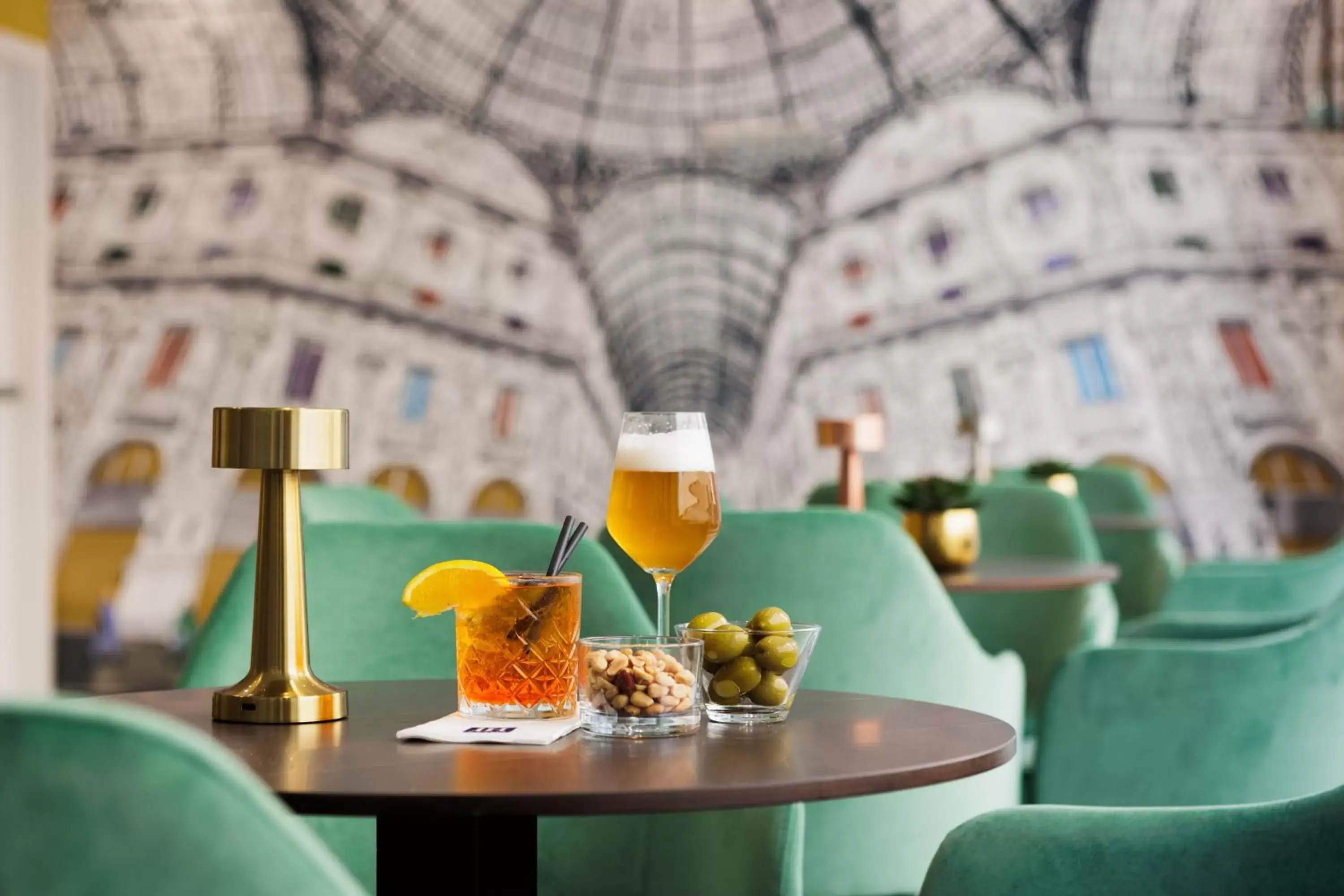 Lounge or bar in IH Hotels Milano Centrale