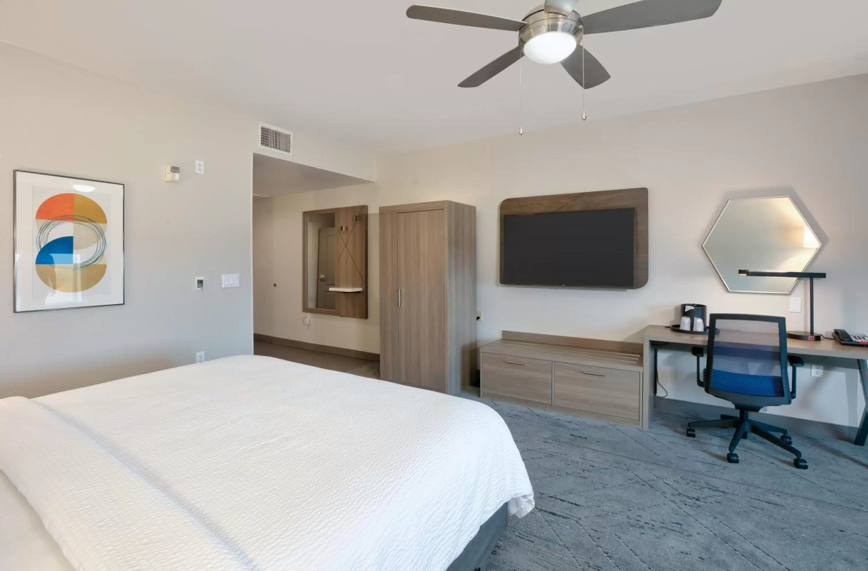 Bed, TV/Entertainment Center in Holiday Inn Express & Suites North Dallas at Preston, an IHG Hotel