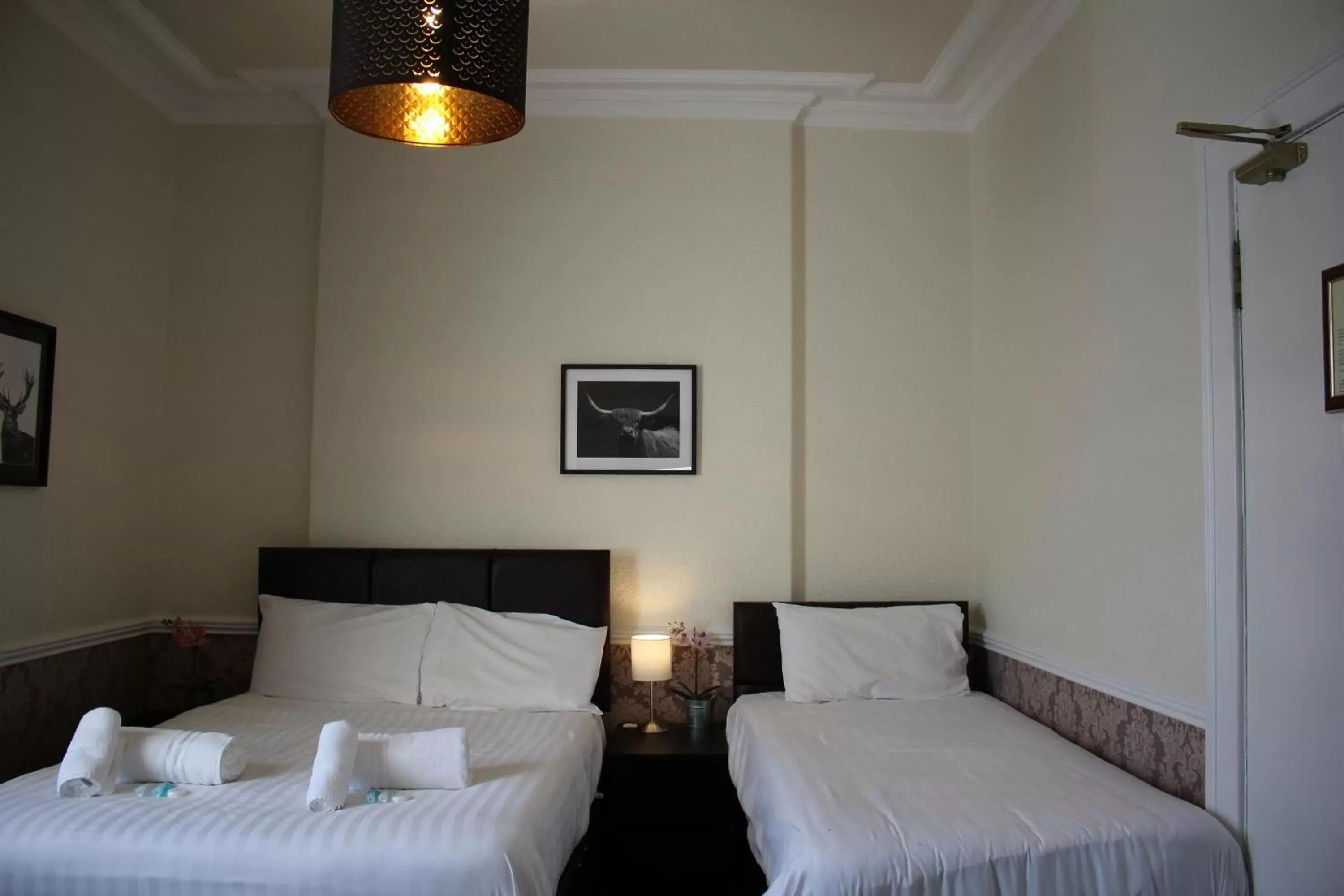 Bed in Ardmillan Hotel