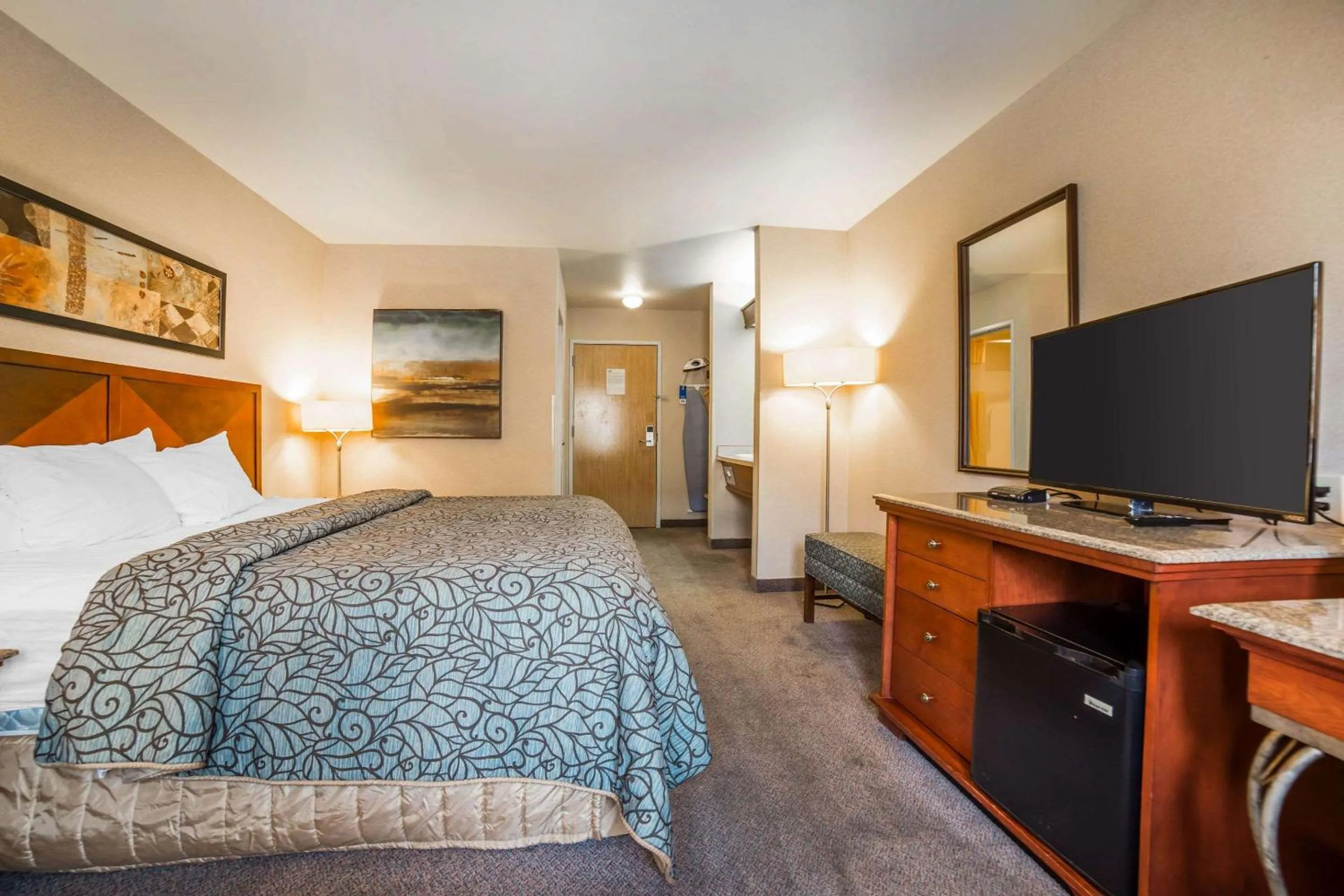 Photo of the whole room, Bed in Rodeway Inn & Suites Nampa