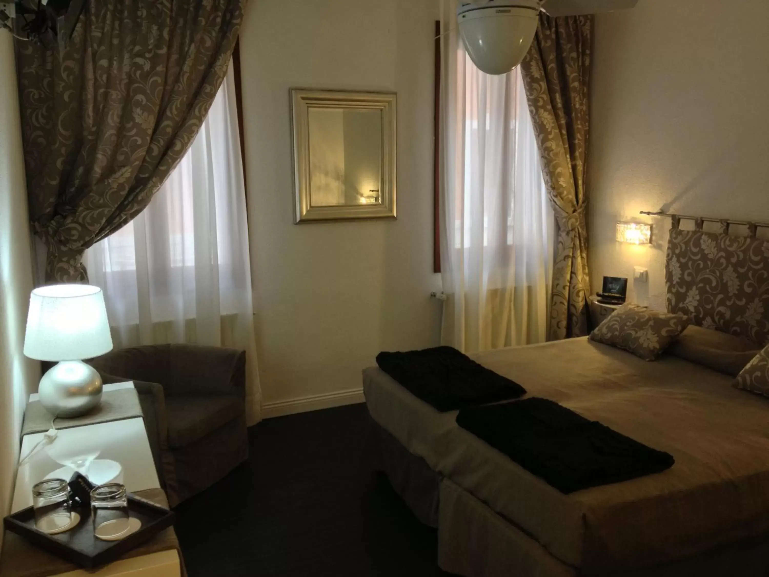 Photo of the whole room, Bed in Albergo Marin