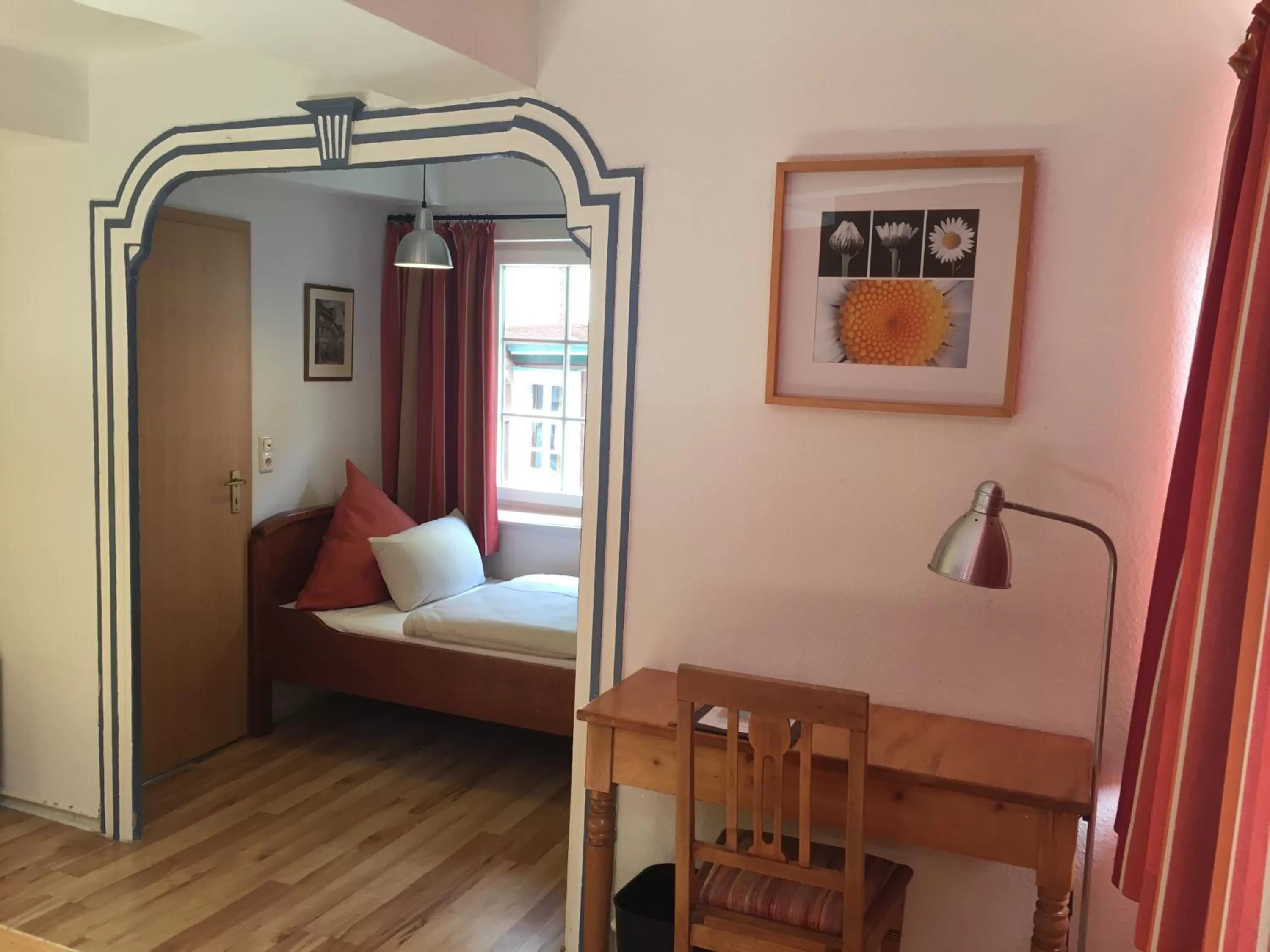 Photo of the whole room, Bed in Fachwerk-Hotel Eisenbart