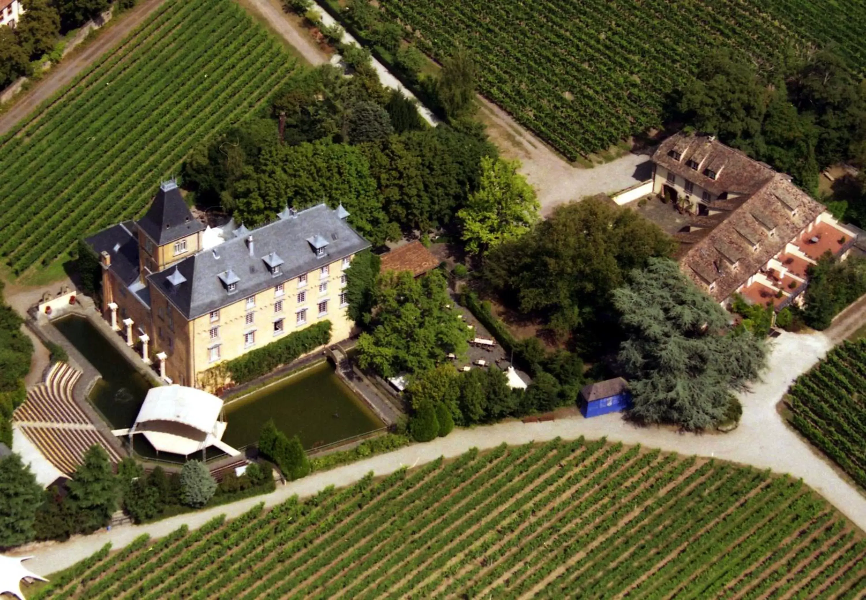 Facade/entrance, Bird's-eye View in Hotel Schloss Edesheim