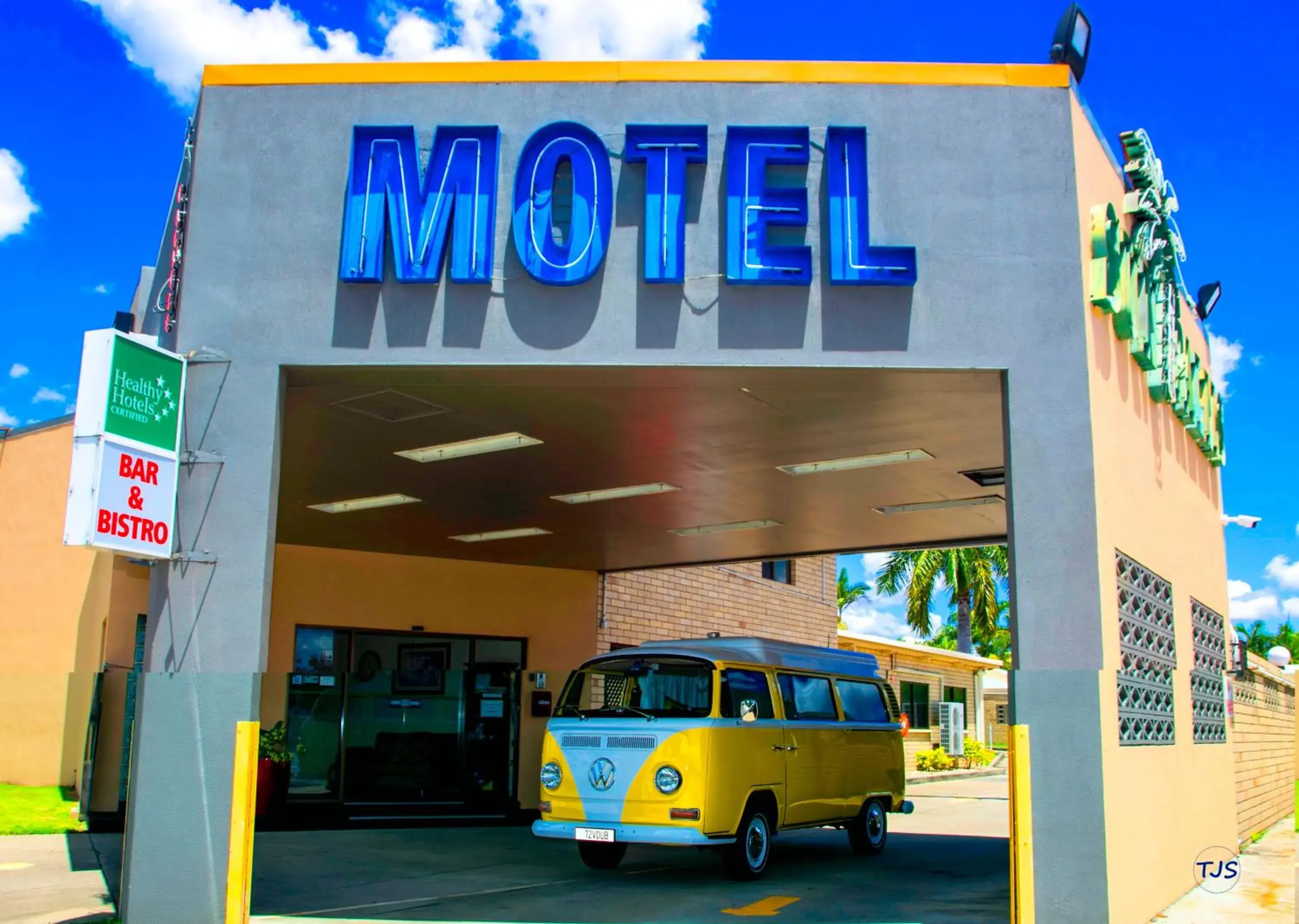 Facade/entrance, Property Building in SunPalms Motel