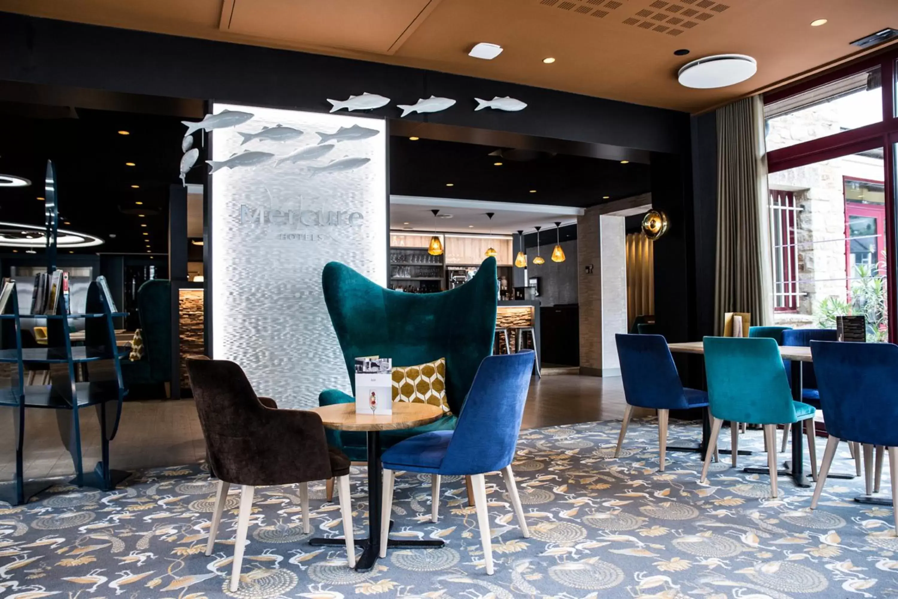 Lounge or bar in Mercure Dinan Port Le Jerzual