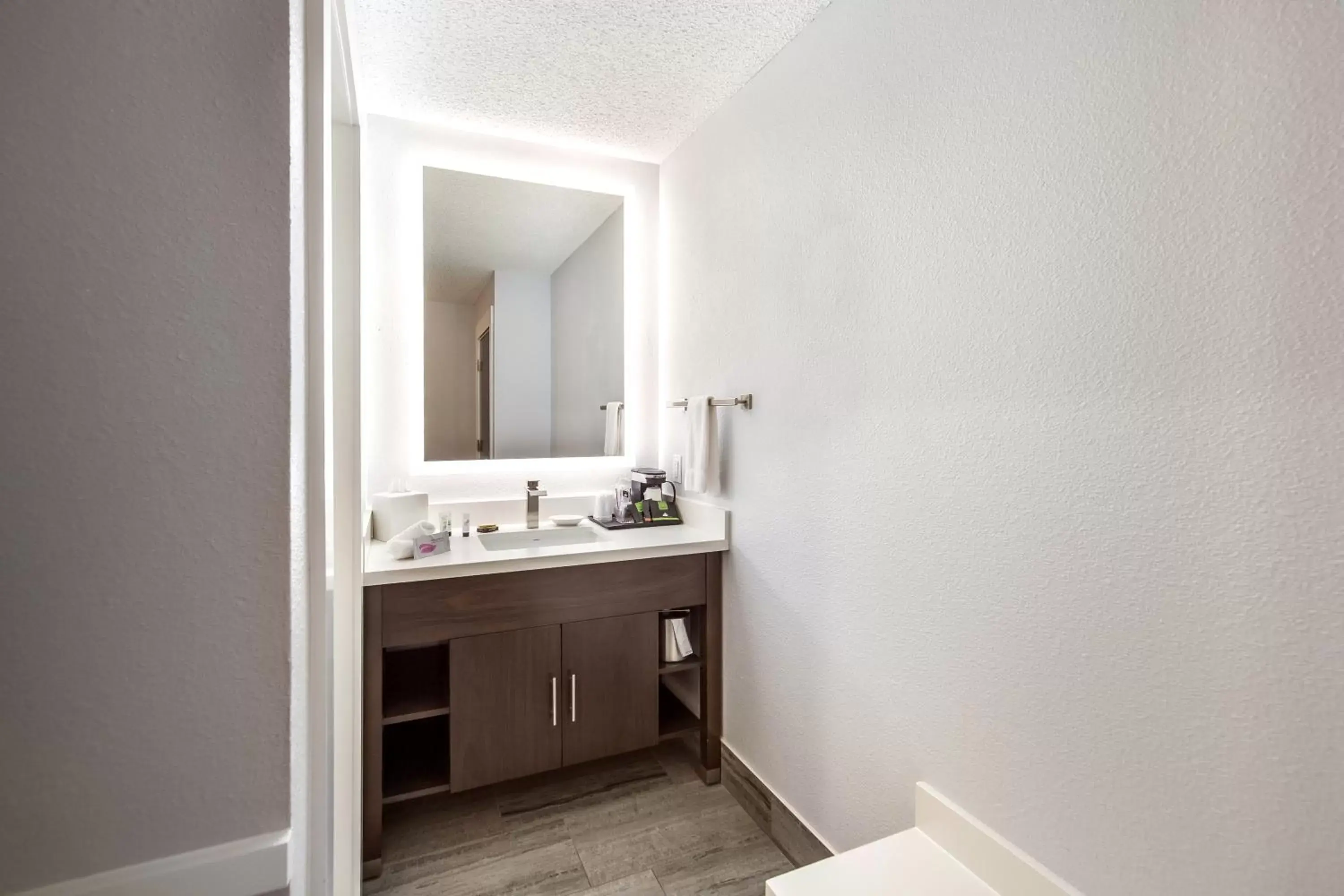 Bathroom in Red Lion Inn & Suites Grants Pass