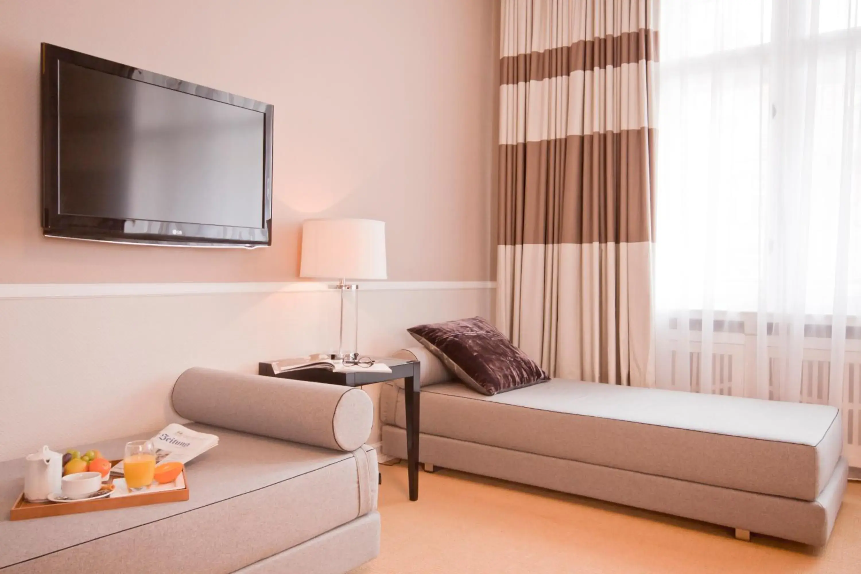 TV and multimedia, Bed in Hotel Elba am Kurfürstendamm - Design Chambers TV and multimedia, Bed in Hotel Elba am Kurfürstendamm - Design Chambers