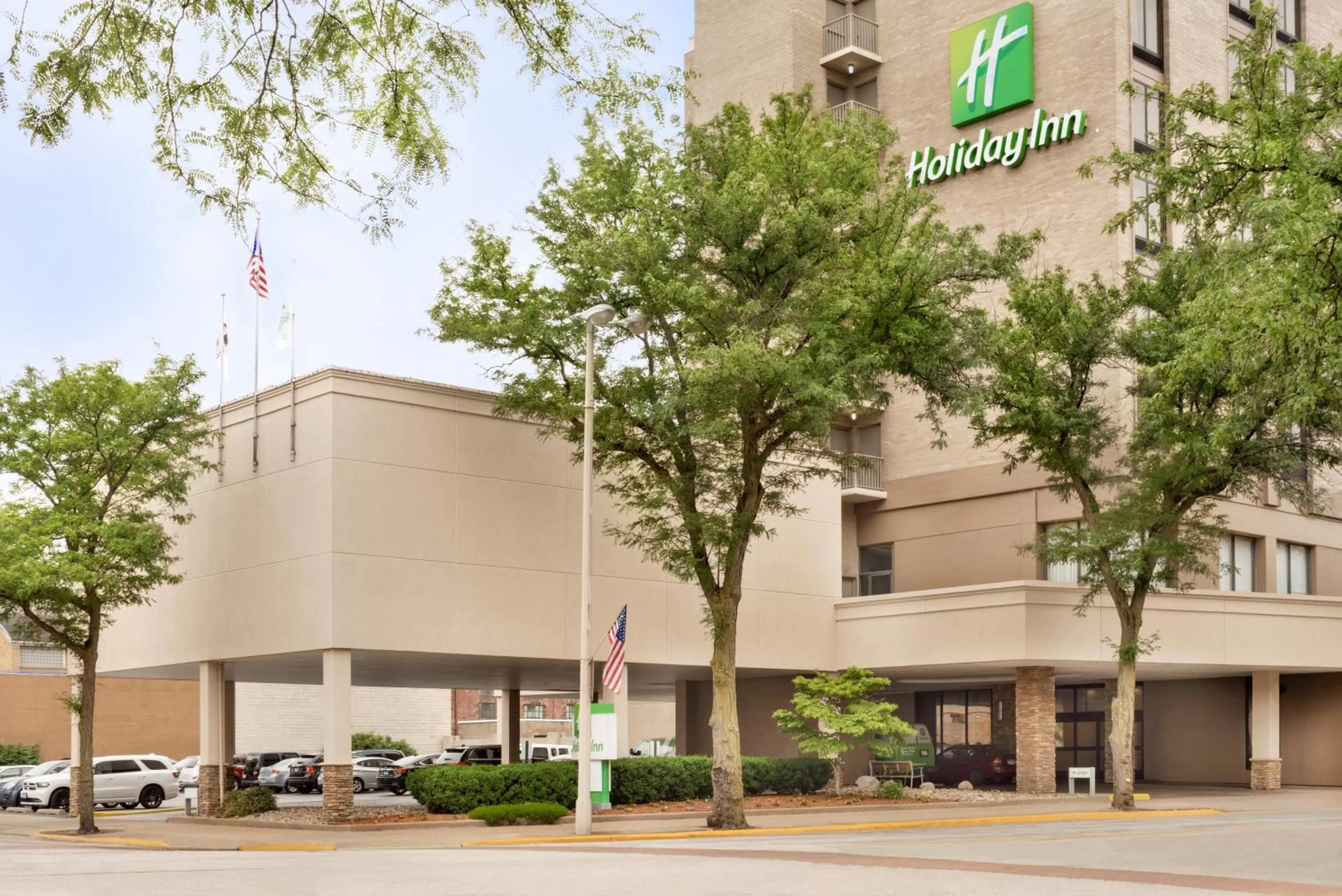 Property building in Holiday Inn Rock Island-Quad Cities by IHG