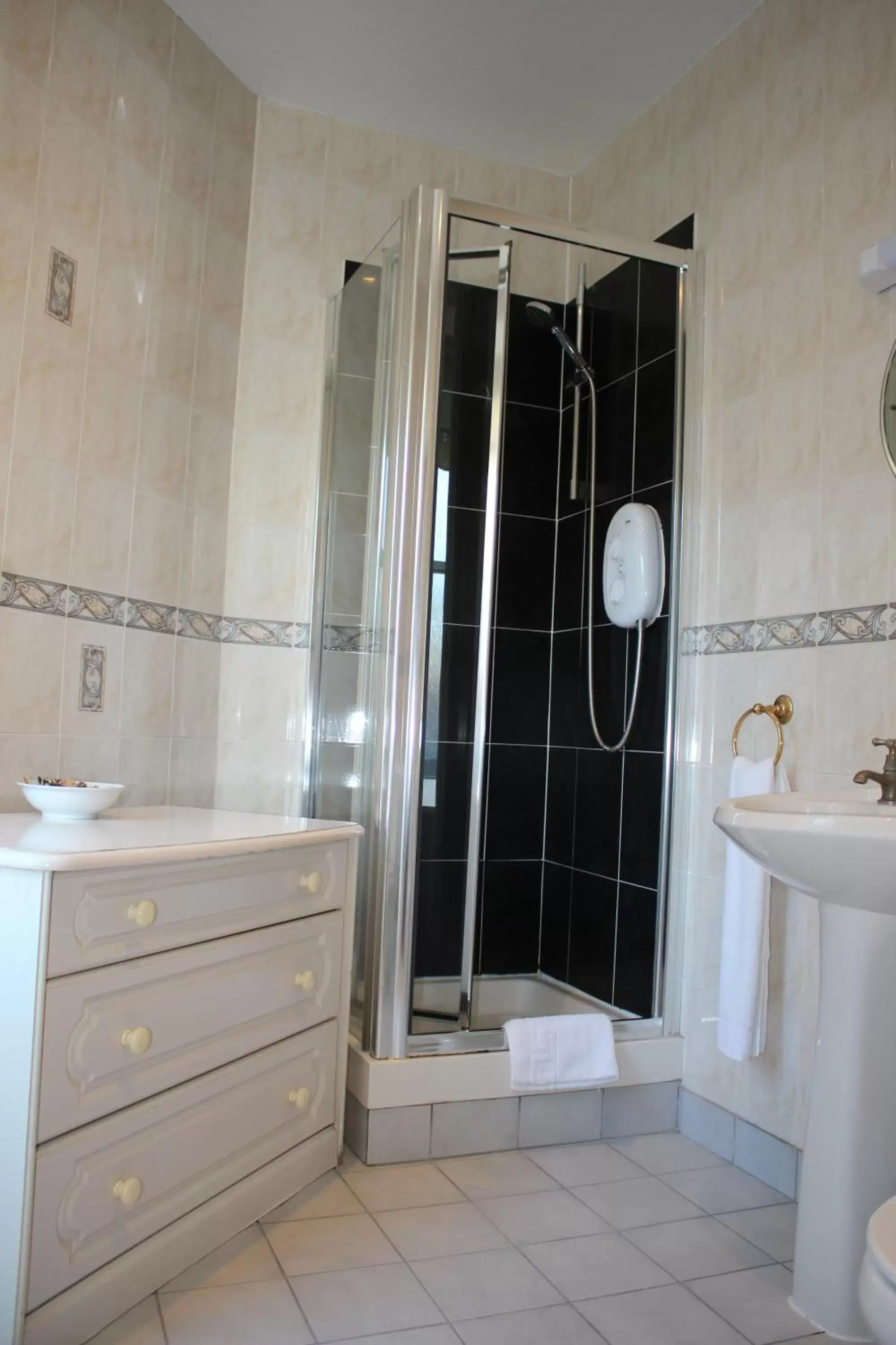 Bathroom in Ardmillan Hotel