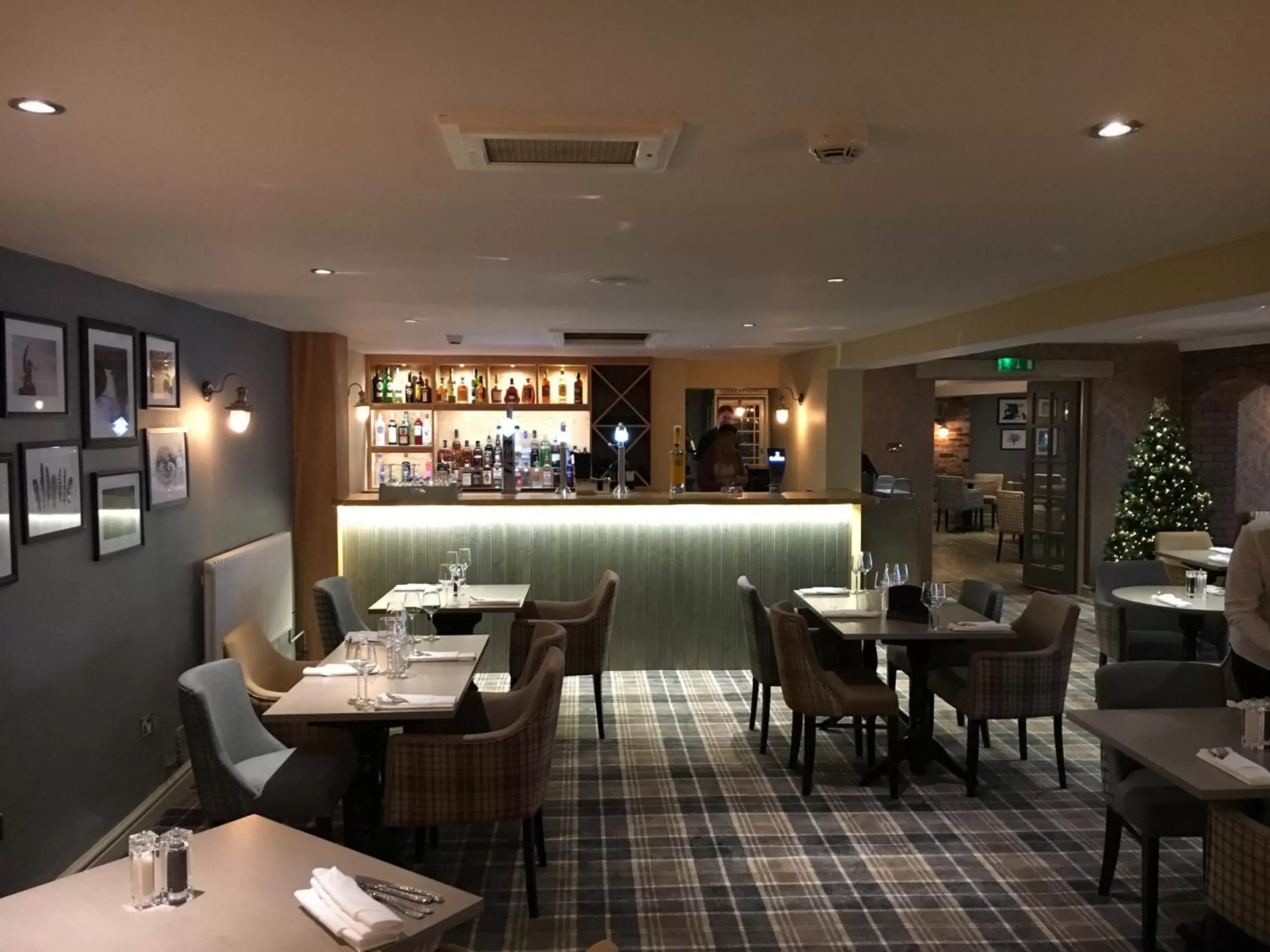 Restaurant/places to eat, Lounge/Bar in Wild Pheasant Hotel & Spa