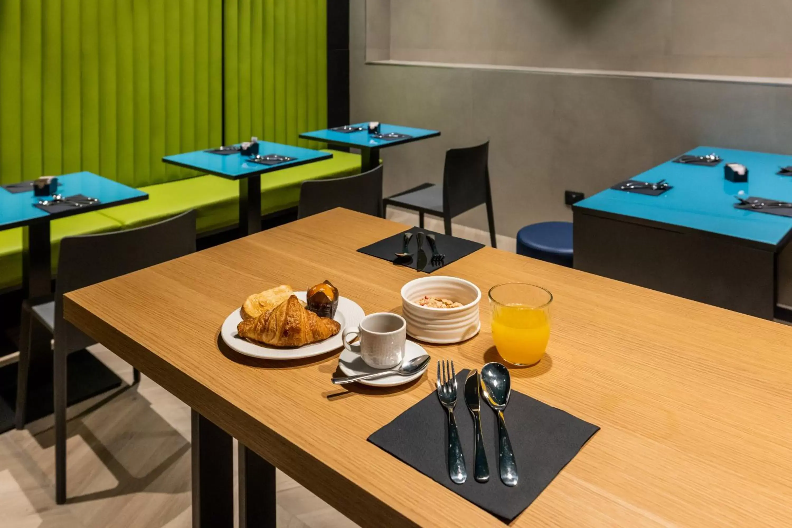 Breakfast, Restaurant/Places to Eat in Smart Hotel Central