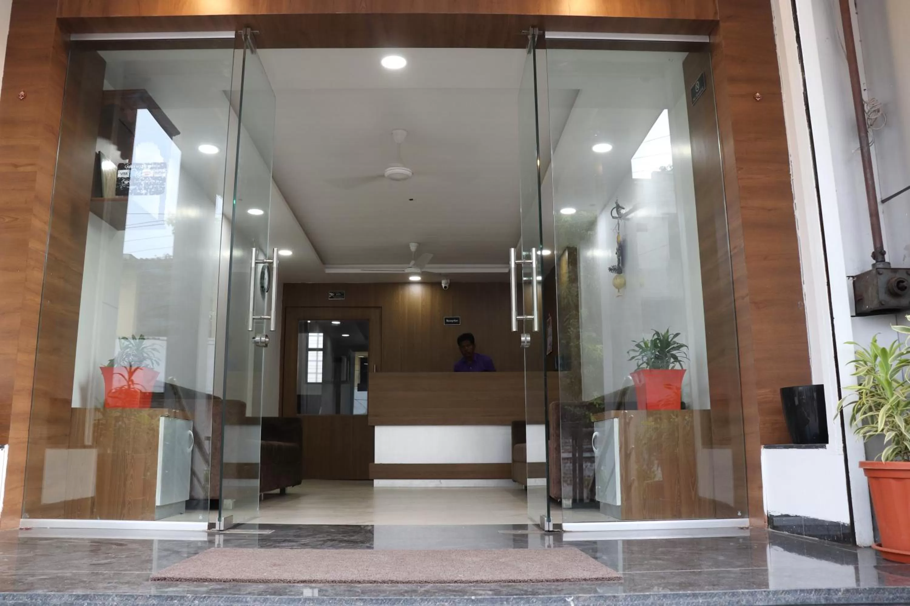Facade/entrance in Hotel New Samrat