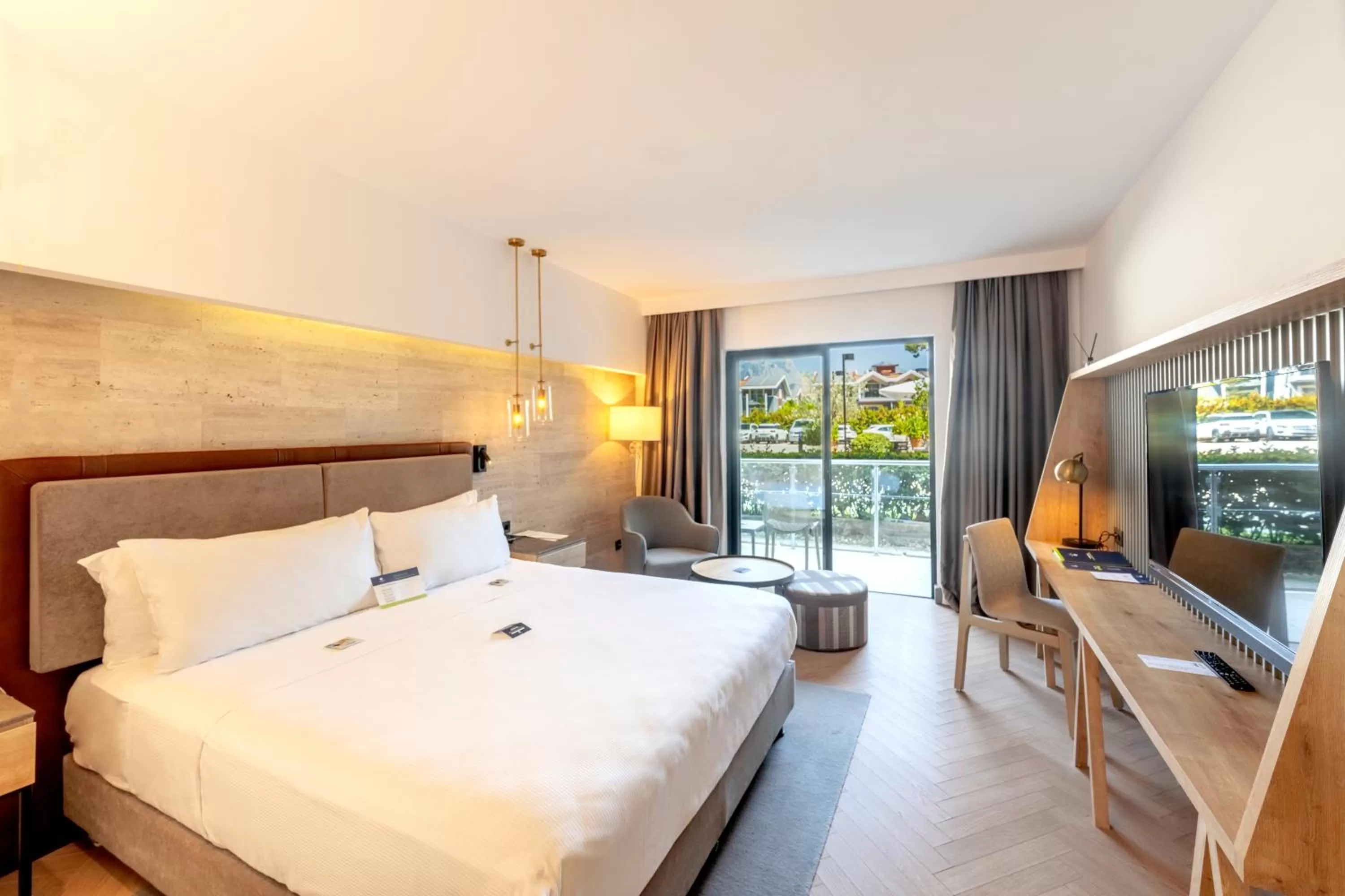Bedroom, Bed in DoubleTree by Hilton Antalya-Kemer All-Inclusive Resort