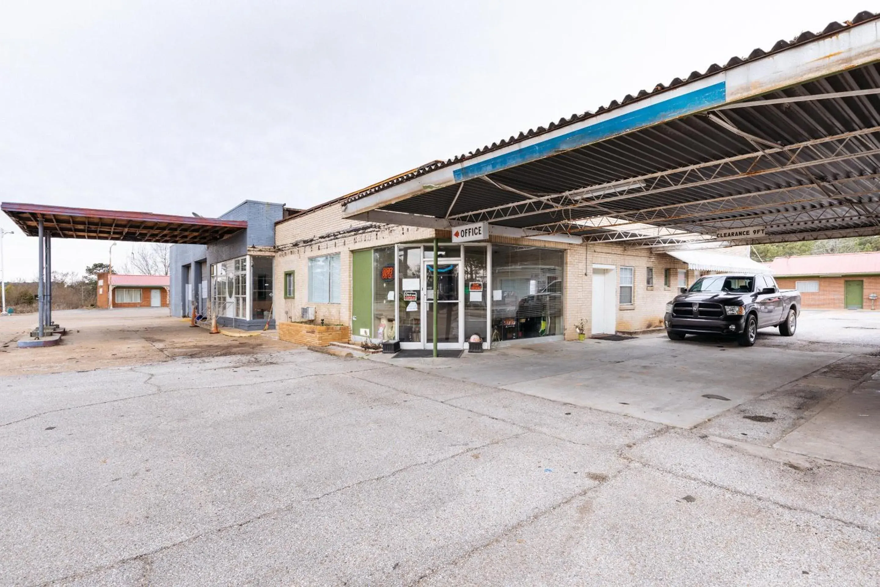 Facade/entrance, Property Building in OYO Hotel Holly Springs MS