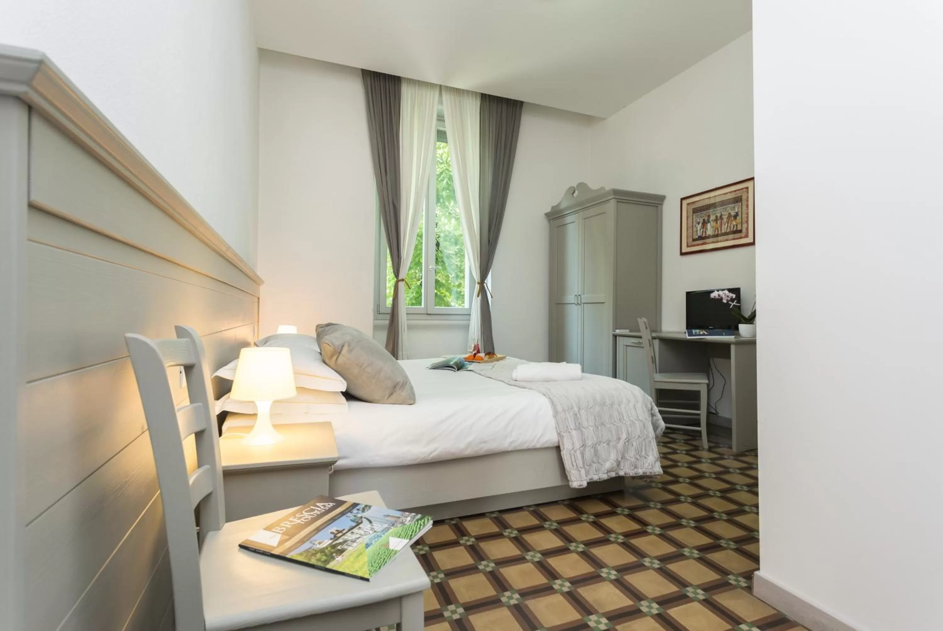 Bed in The Leoncino Hotel