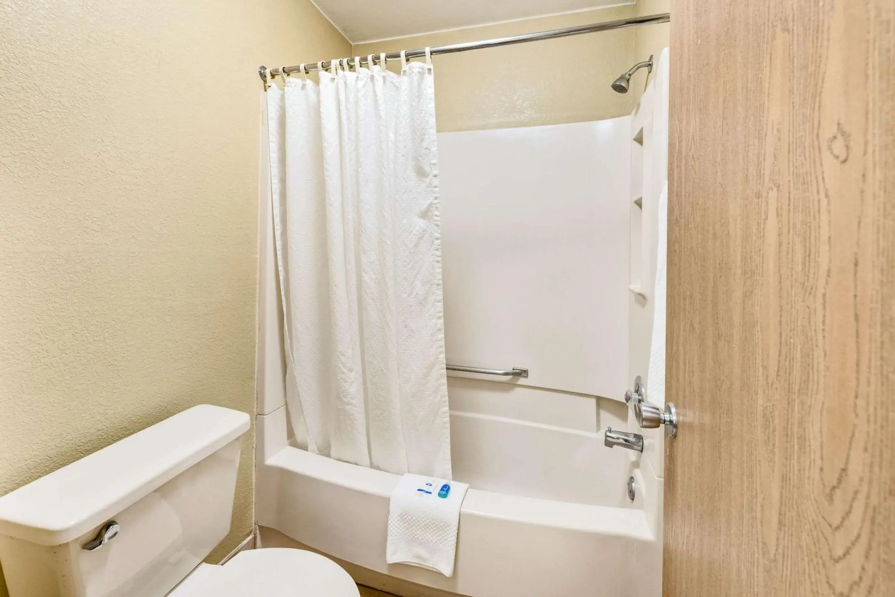 Photo of the whole room, Bathroom in Rodeway Inn