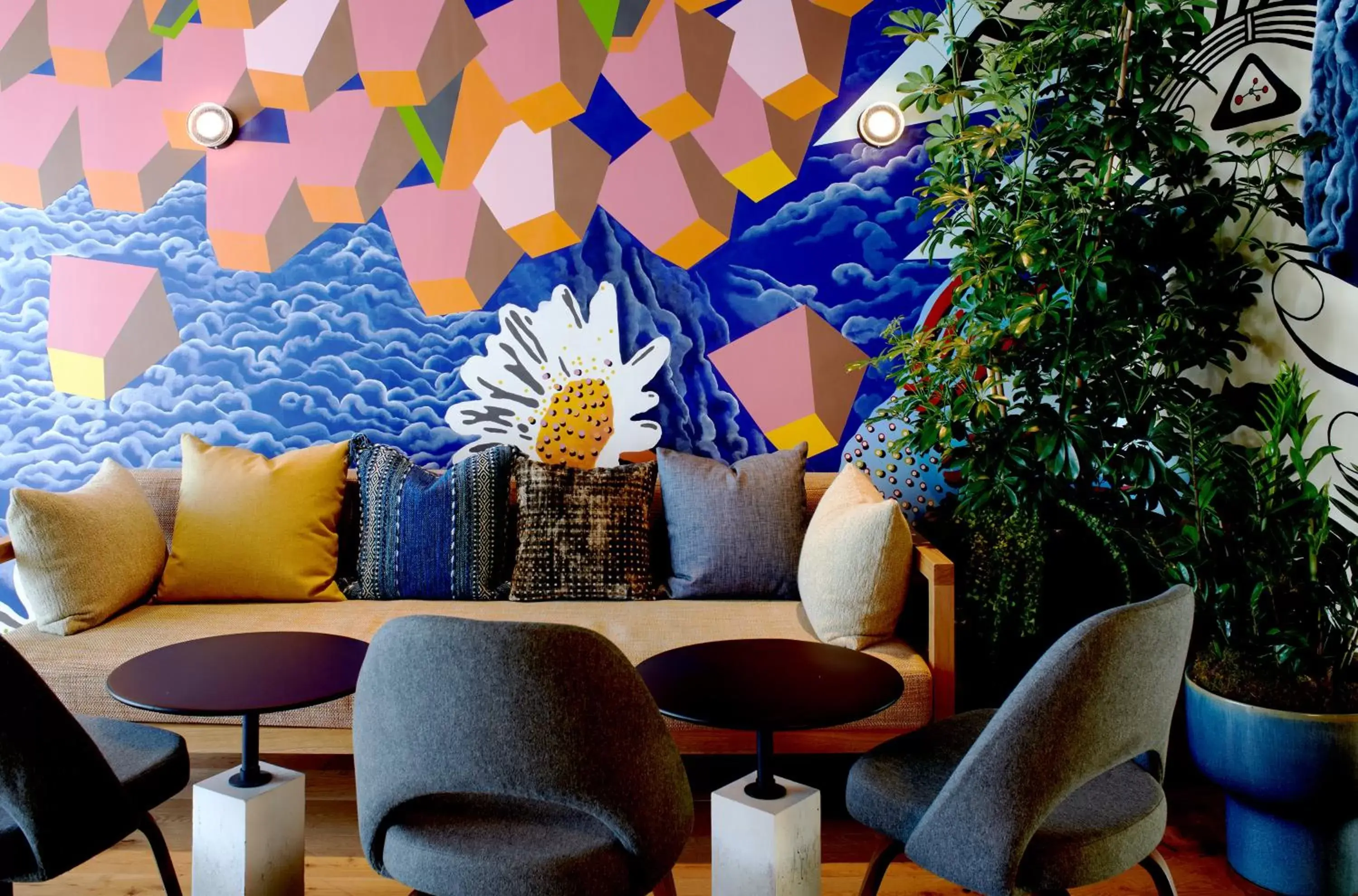 Seating area in Hotel Ziggy Los Angeles