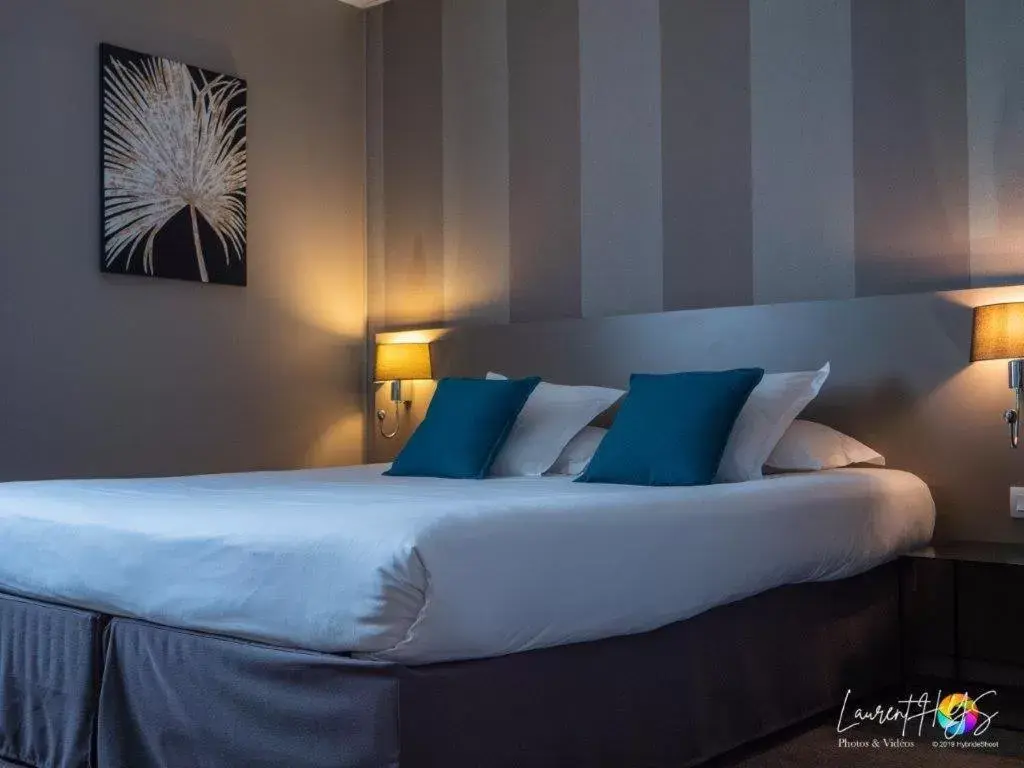 Bedroom, Bed in Brit Hotel Le Galion & Spa