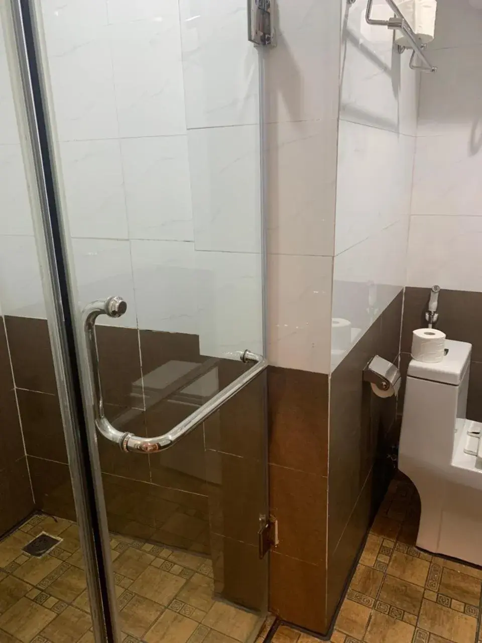 Bathroom in Valley Hotel &Travel