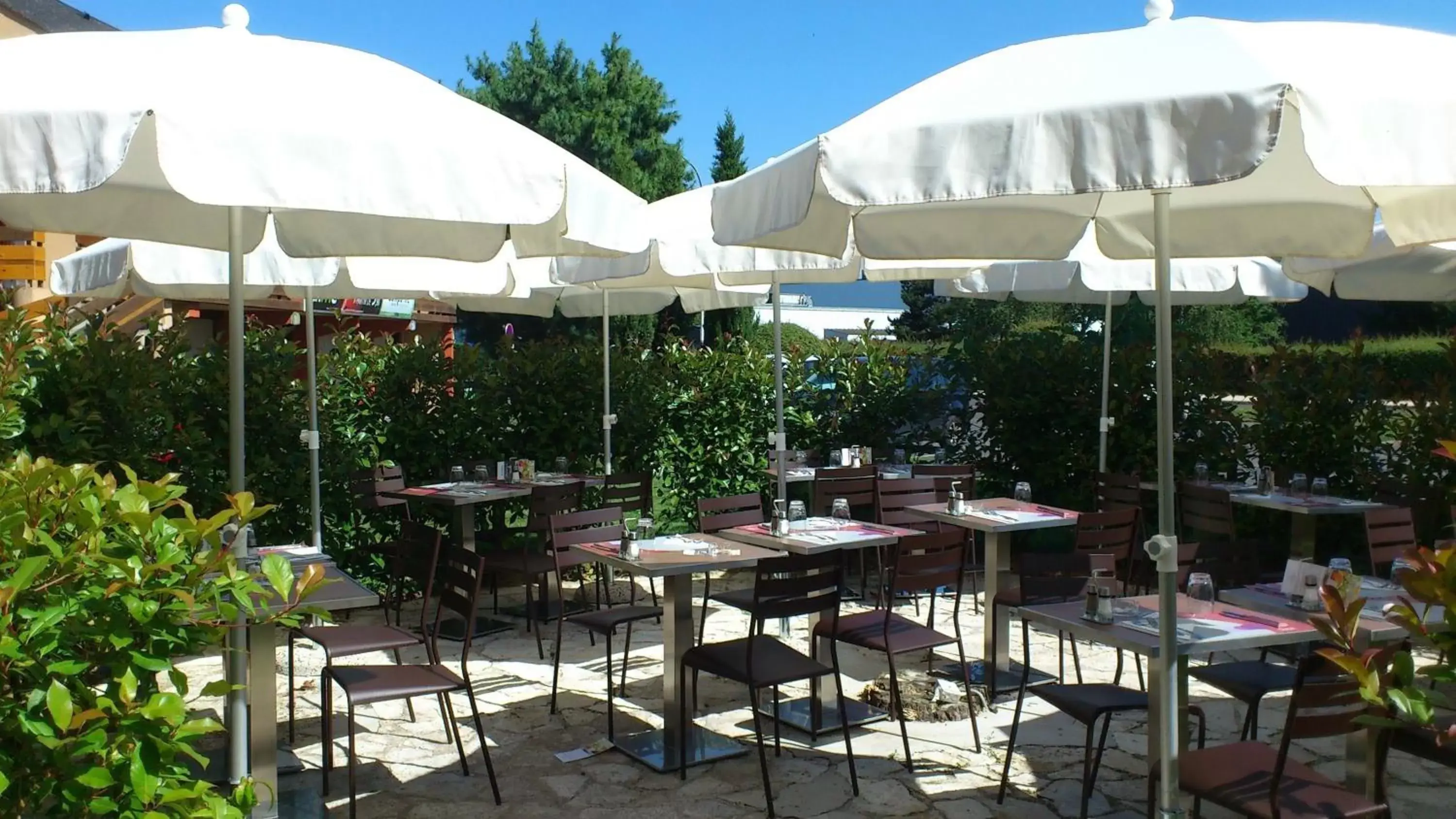 Patio, Restaurant/Places to Eat in Kyriad Blois Nord