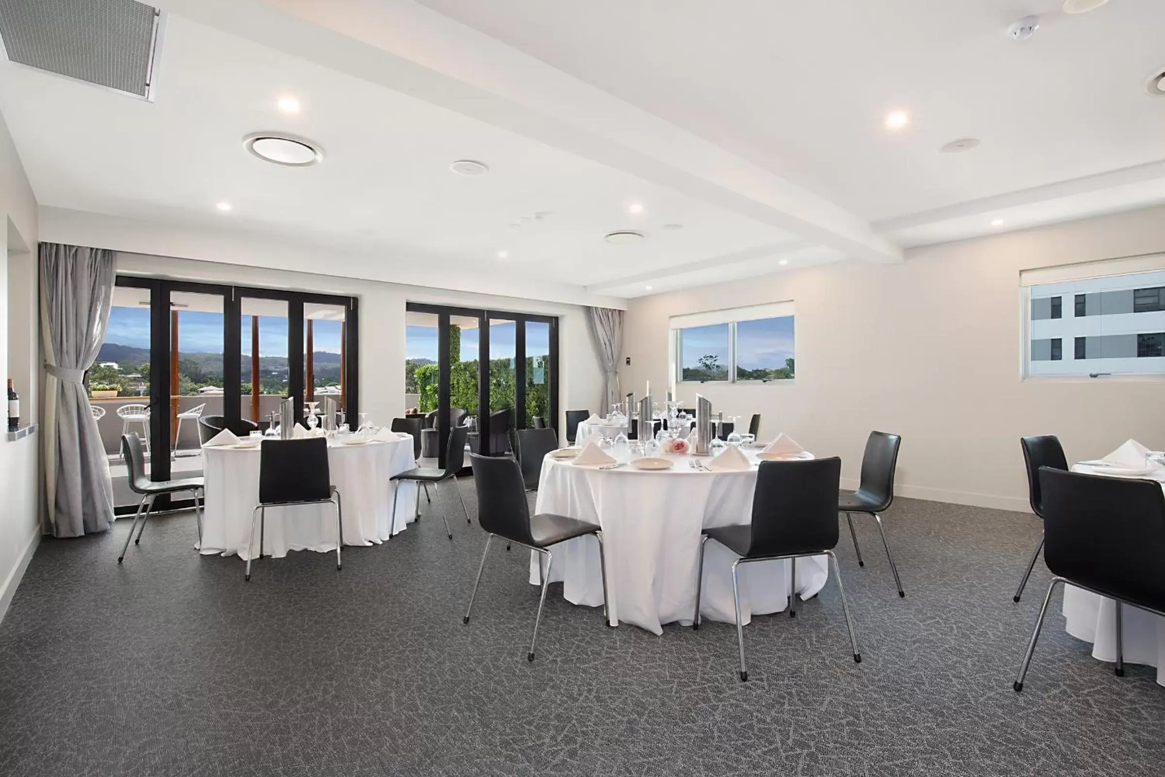 Meeting/conference room in Jephson Hotel & Apartments